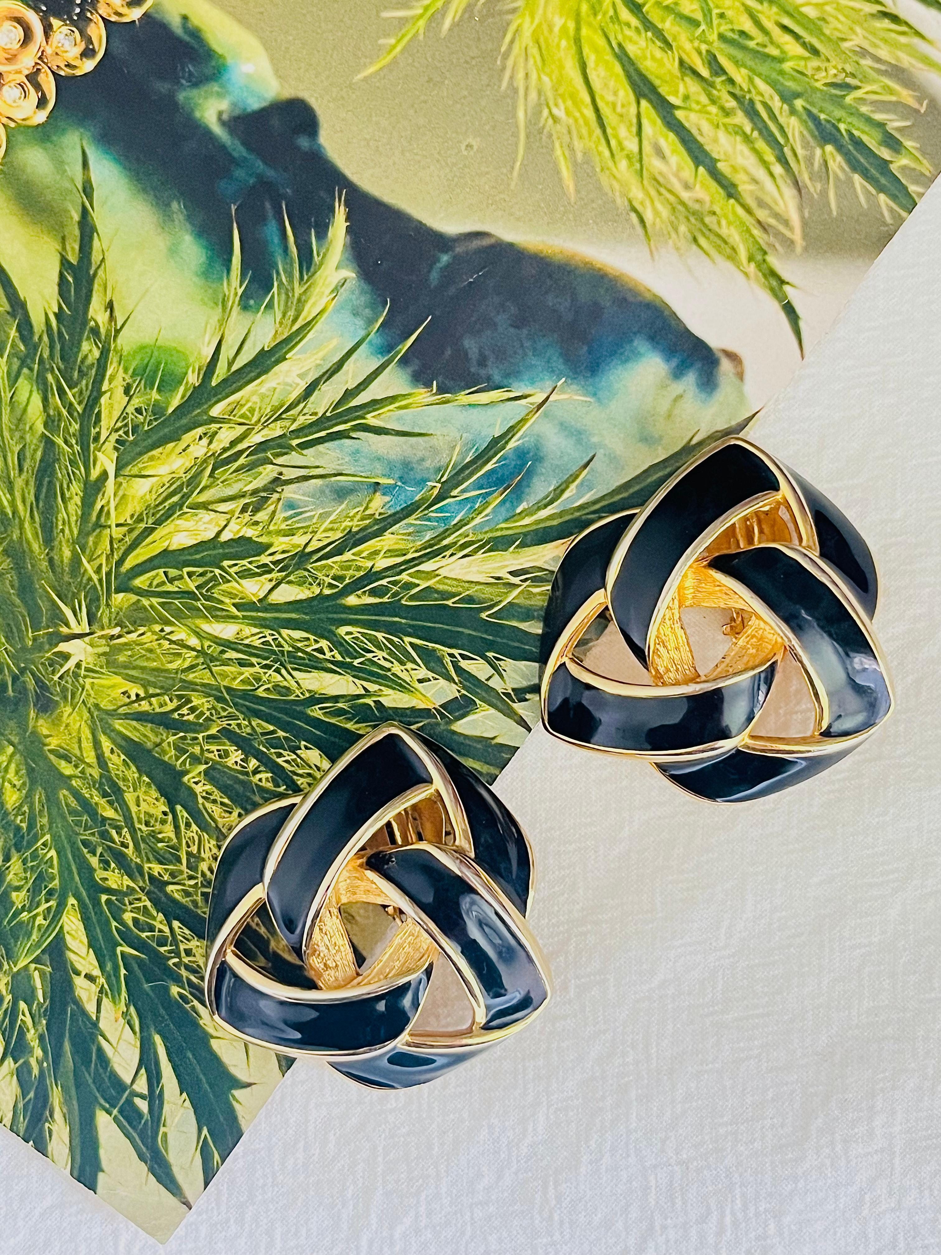 Givenchy Vintage 1980s Large Black Enamel Knot Interlocked Chunky Clip Earrings In Good Condition For Sale In Wokingham, England