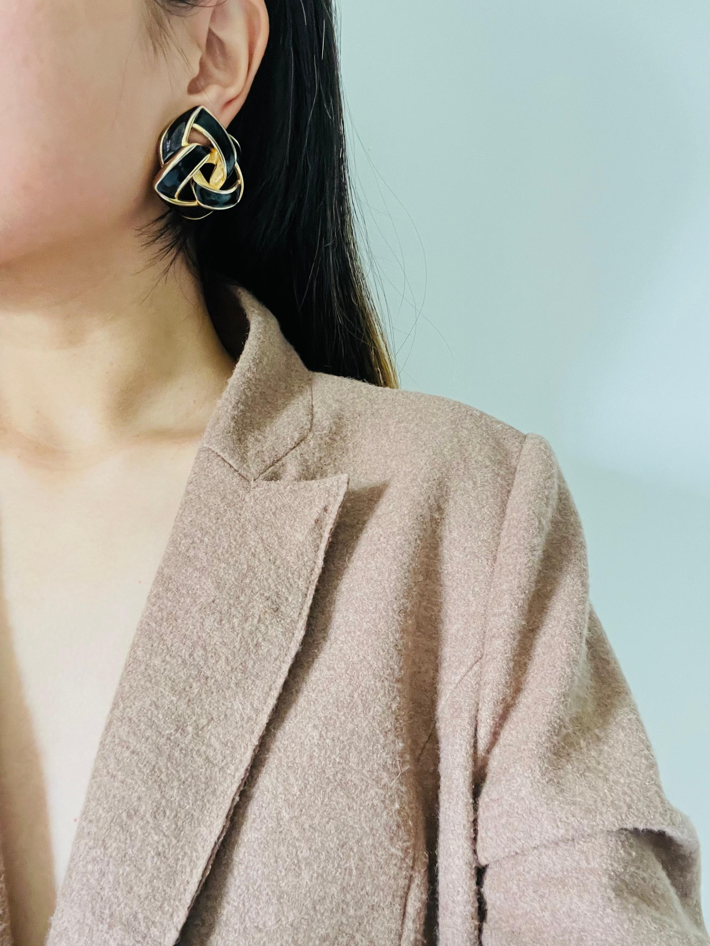 Givenchy Vintage 1980s Large Black Enamel Knot Interlocked Chunky Clip Earrings For Sale 1