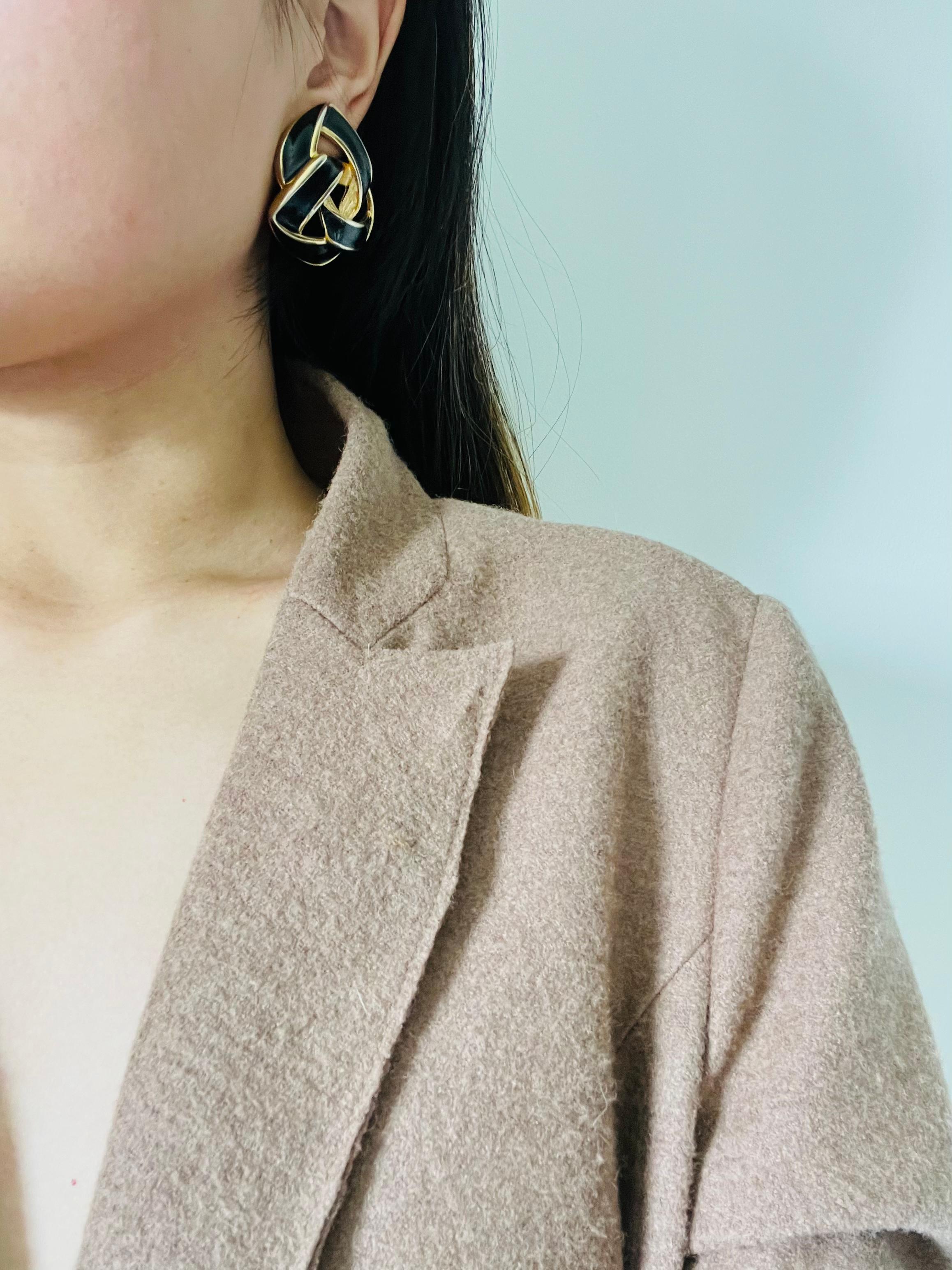 Givenchy Vintage 1980s Large Black Enamel Knot Interlocked Chunky Clip Earrings For Sale 2