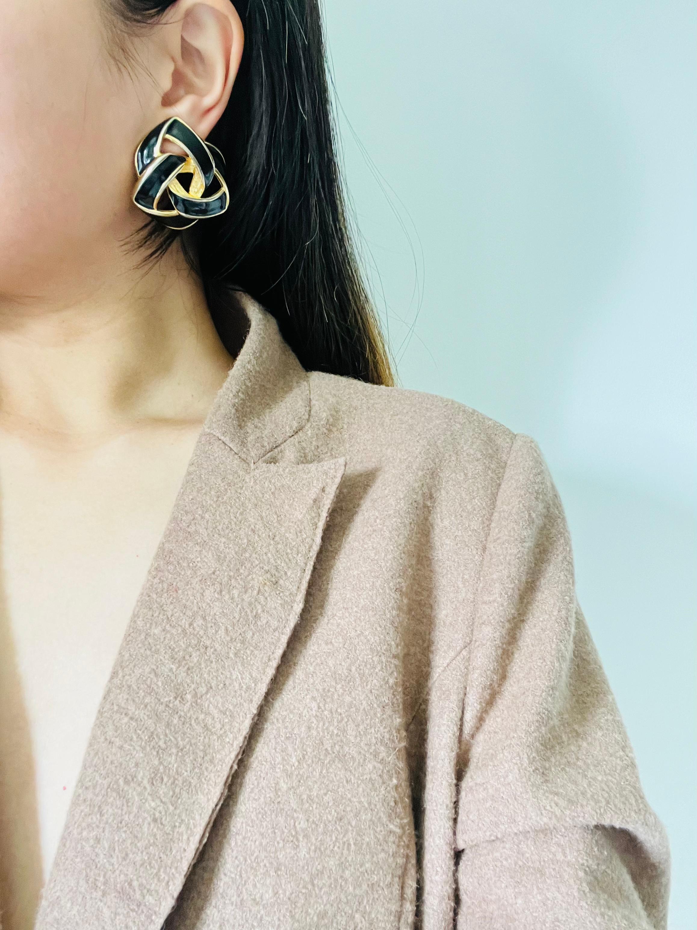 Givenchy Vintage 1980s Large Black Enamel Knot Interlocked Chunky Clip Earrings For Sale 3