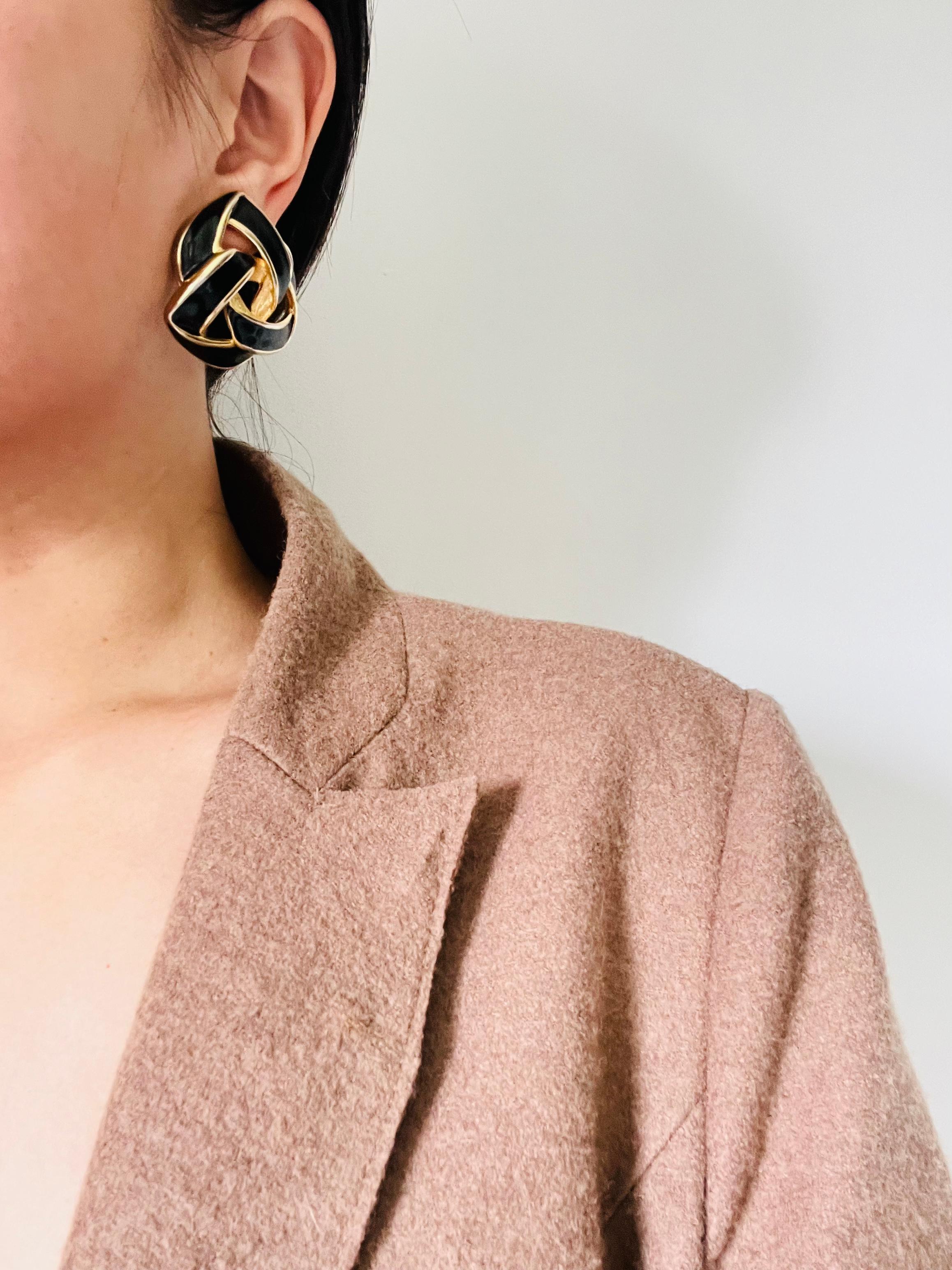 Givenchy Vintage 1980s Large Black Enamel Knot Interlocked Chunky Clip Earrings For Sale 4