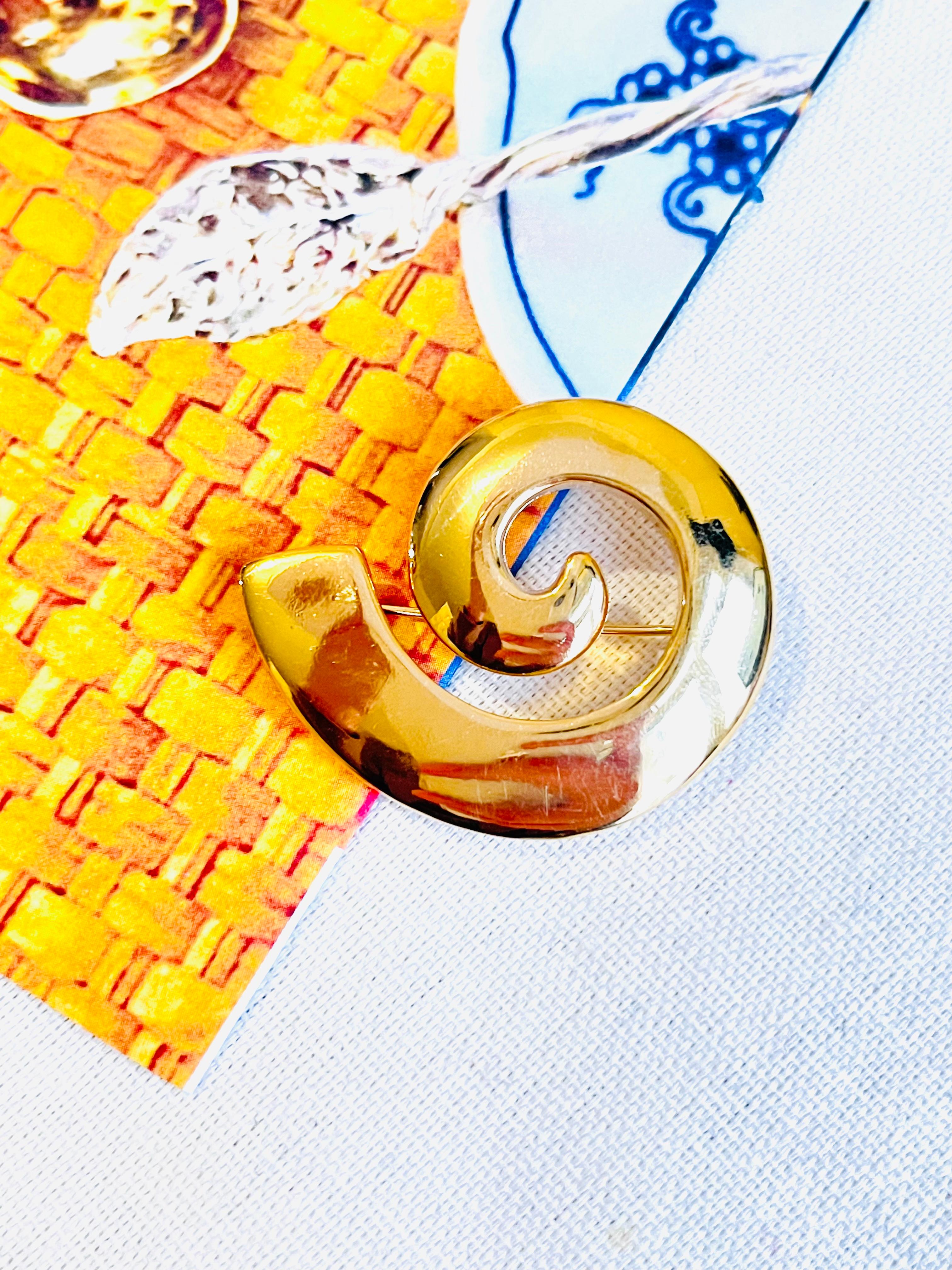 Givenchy Vintage Años 80 Gran Broche Espiral Caracol Modernista Chunky Art Decó en venta