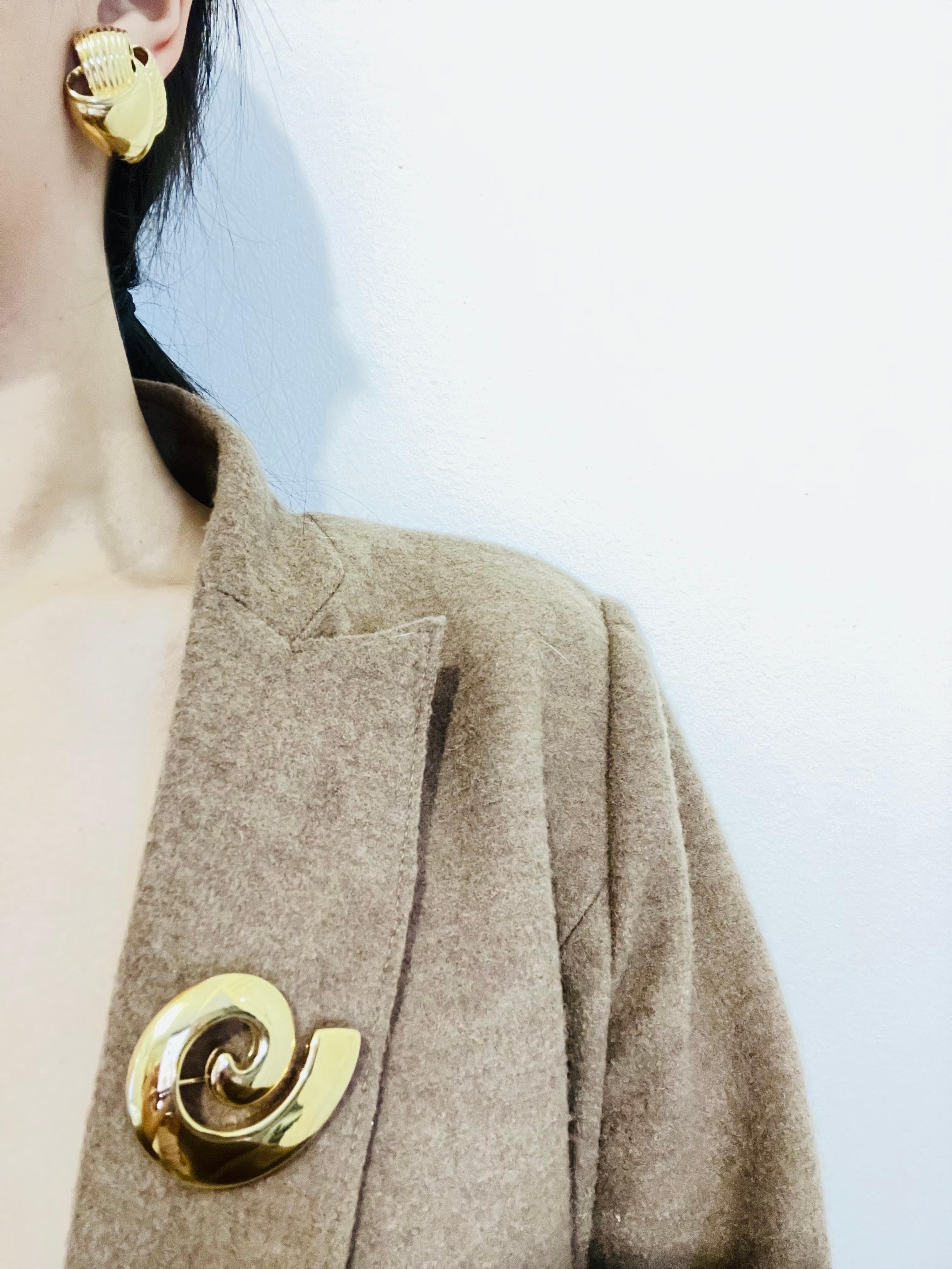 Femenino o masculino Givenchy Vintage Años 80 Gran Broche Espiral Caracol Modernista Chunky en venta