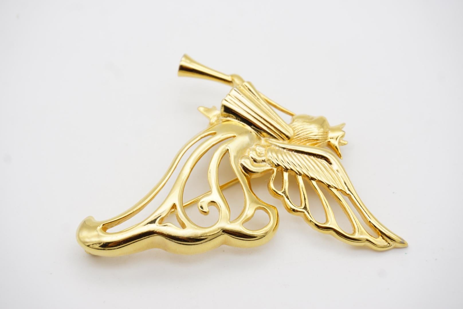 Givenchy Vintage 1980s Large Heaven Angel Flying Wing Trumpet Openwork Brooch For Sale 5