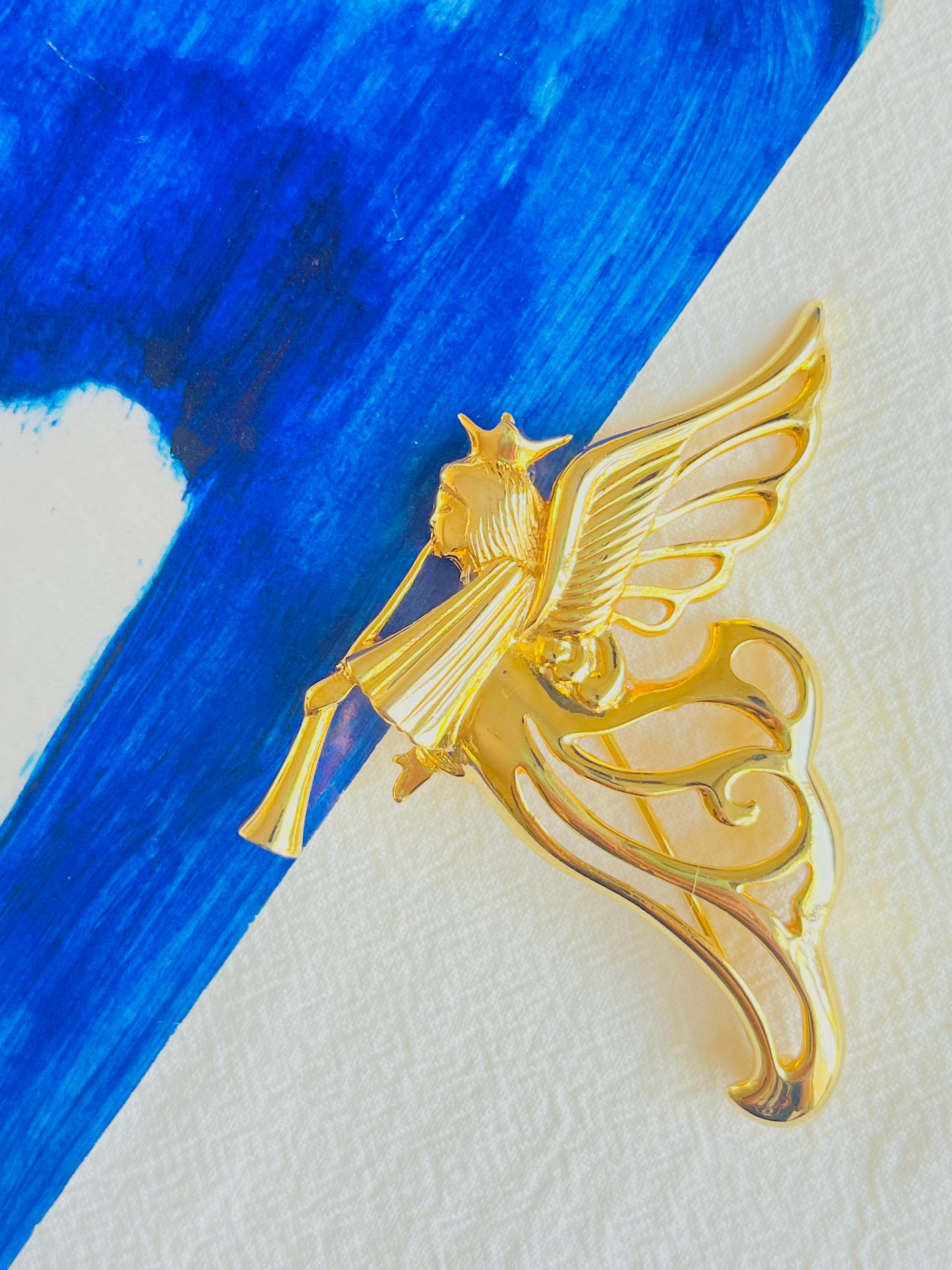Givenchy Vintage 1980s Large Heaven Angel Flying Wing Trumpet Openwork Brooch In Excellent Condition For Sale In Wokingham, England