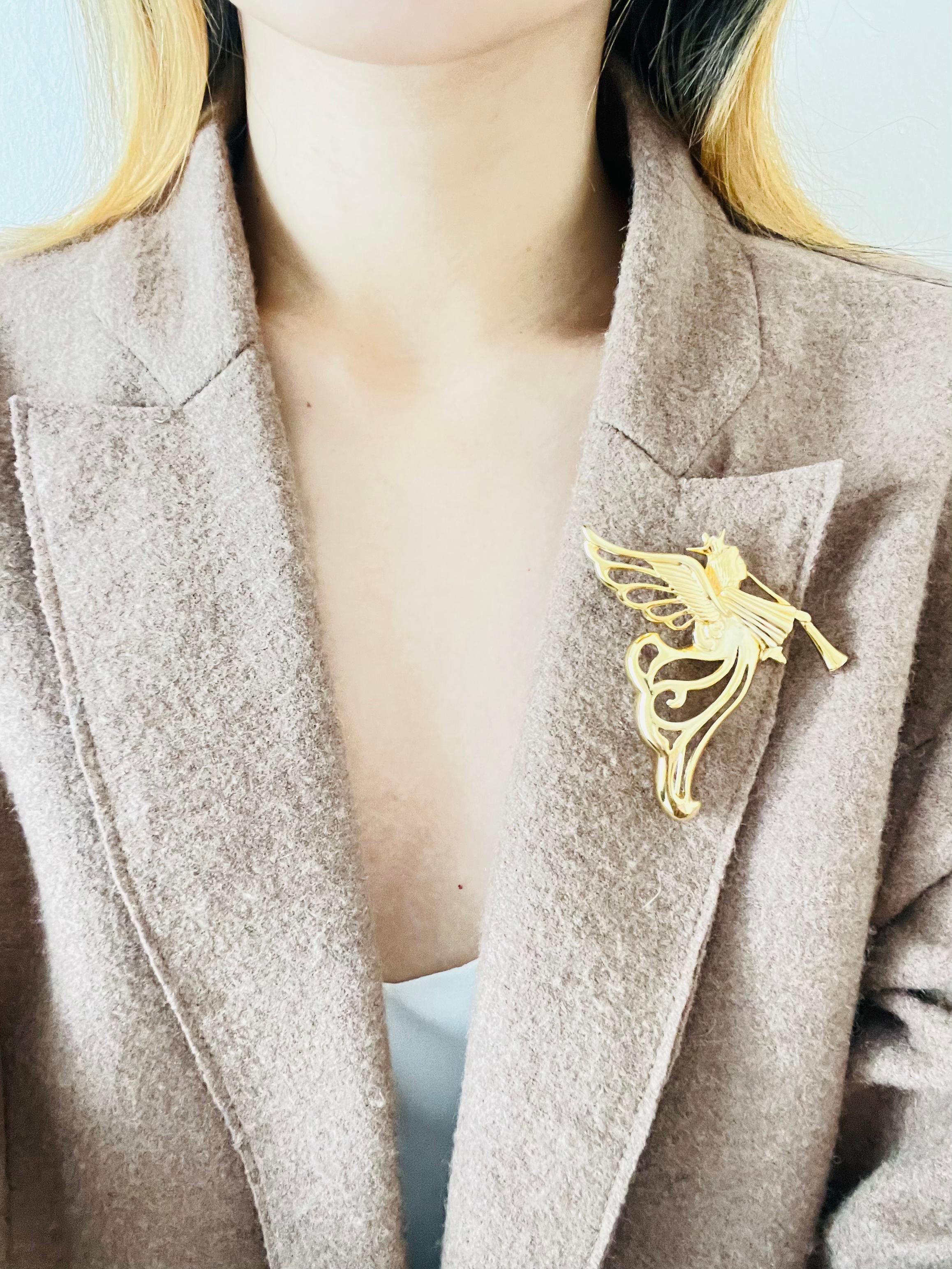 Givenchy Vintage 1980s Large Heaven Angel Flying Wing Trumpet Openwork Brooch For Sale 1