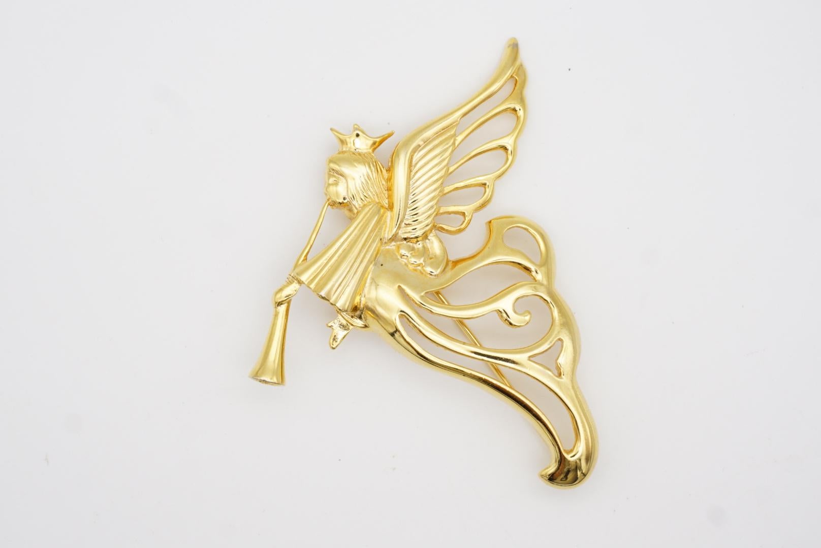 Givenchy Vintage 1980s Large Heaven Angel Flying Wing Trumpet Openwork Brooch For Sale 2