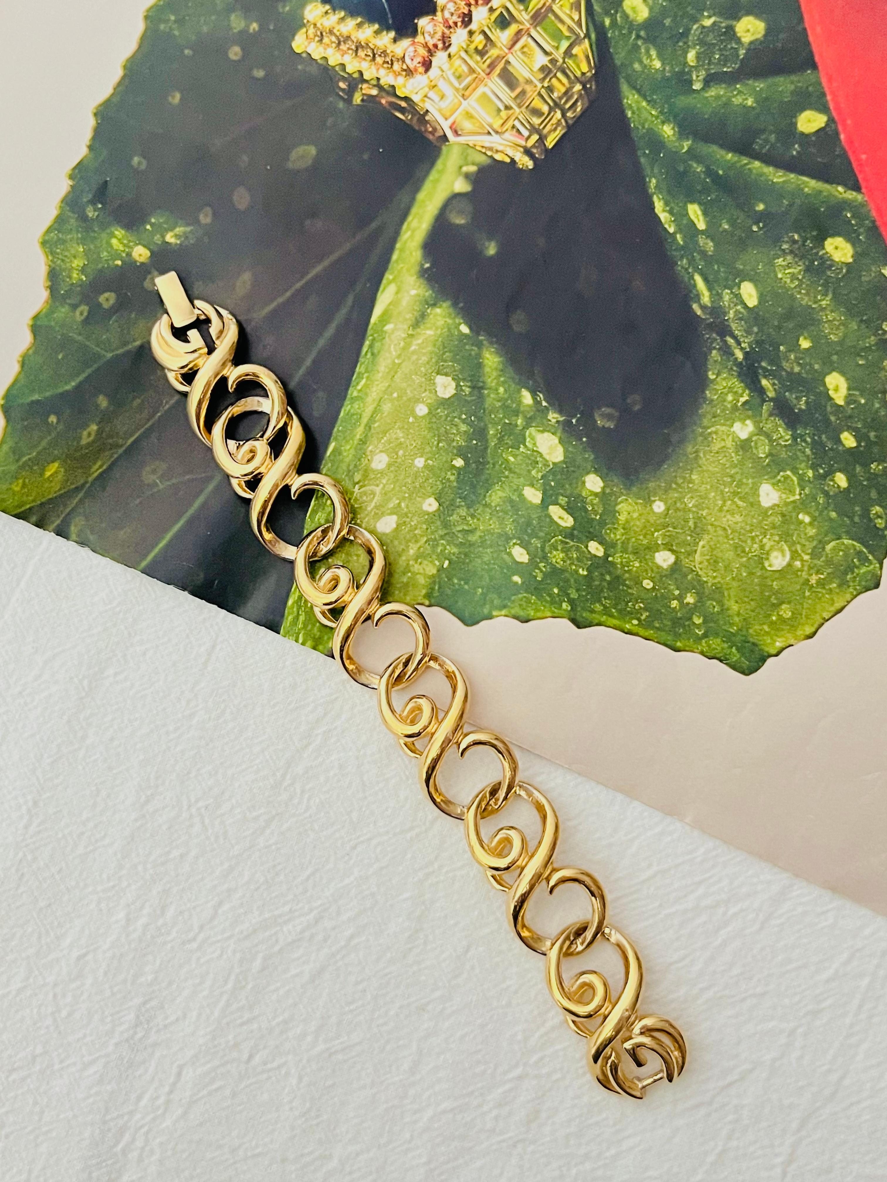 Givenchy Vintage 1980s Large Hoop Interlocked Double G Link Chunky Gold Bracelet en Excelente estado para la venta en Wokingham, England