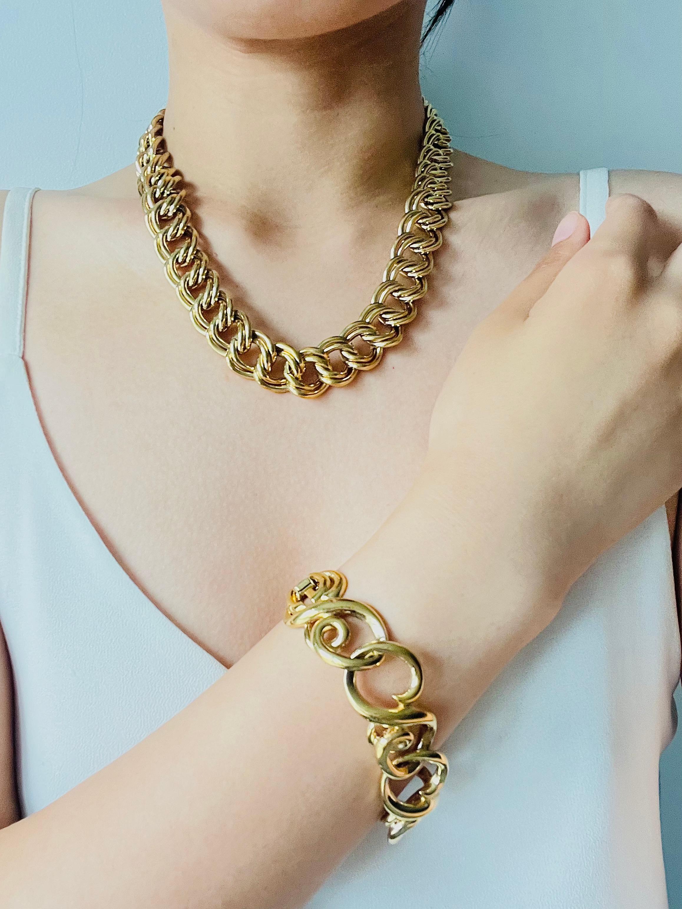 Givenchy Vintage 1980s Large Hoop Interlocked Double G Link Chunky Gold Bracelet en venta 1