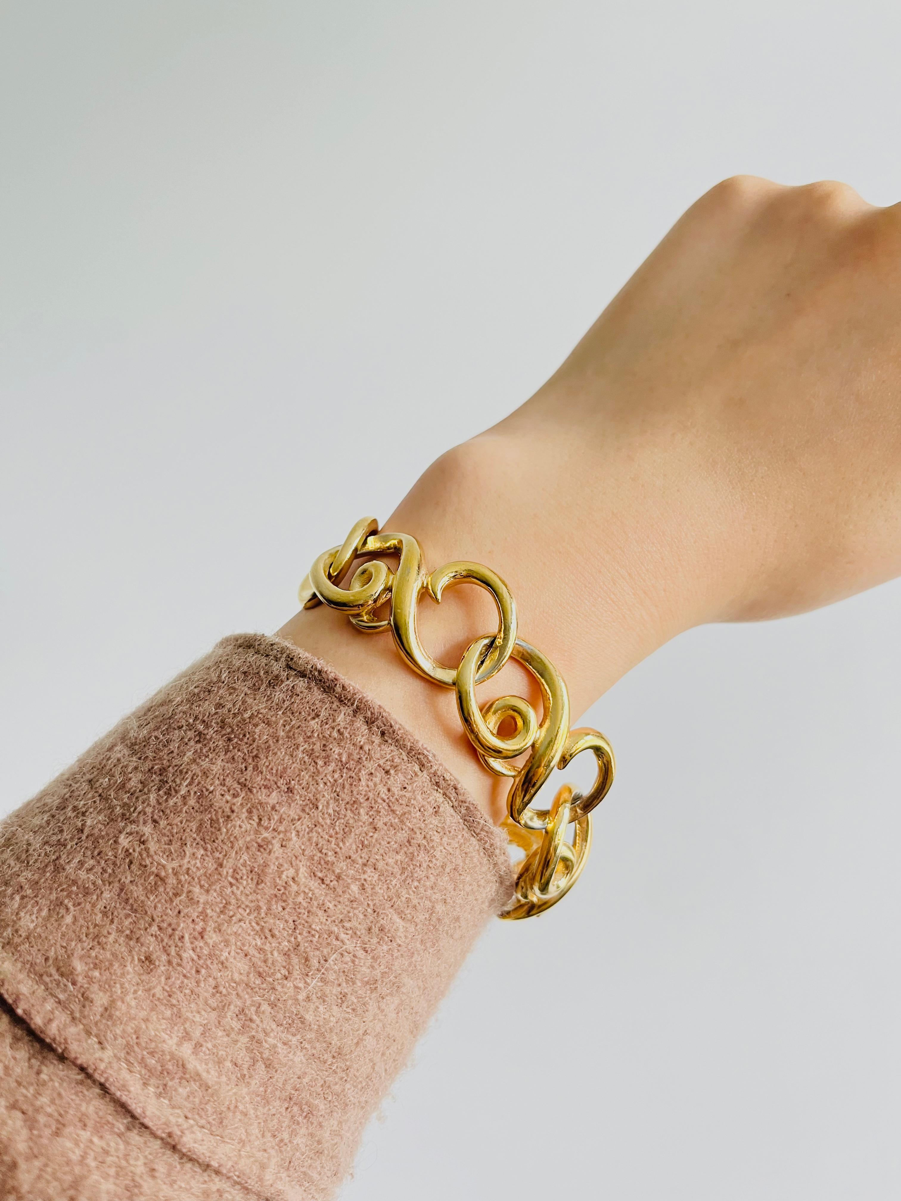 Givenchy Vintage Años 80 Gran Aro Entrelazado Doble G Link Chunky Pulsera de Oro en venta 2