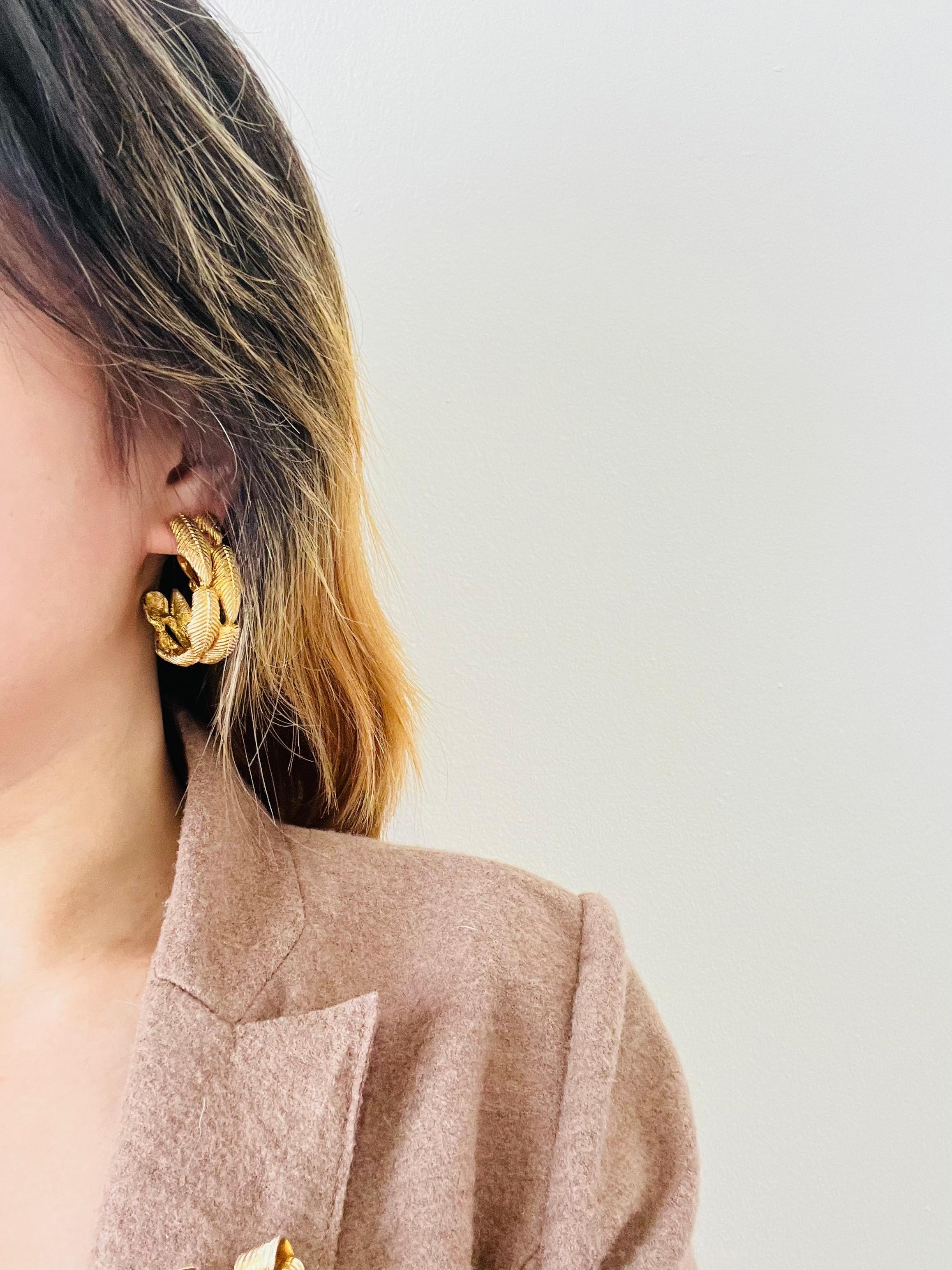 Givenchy Vintage 1980s Large Leaf Half Circle Hoop Chunky Clip Gold Earrings In Good Condition For Sale In Wokingham, England