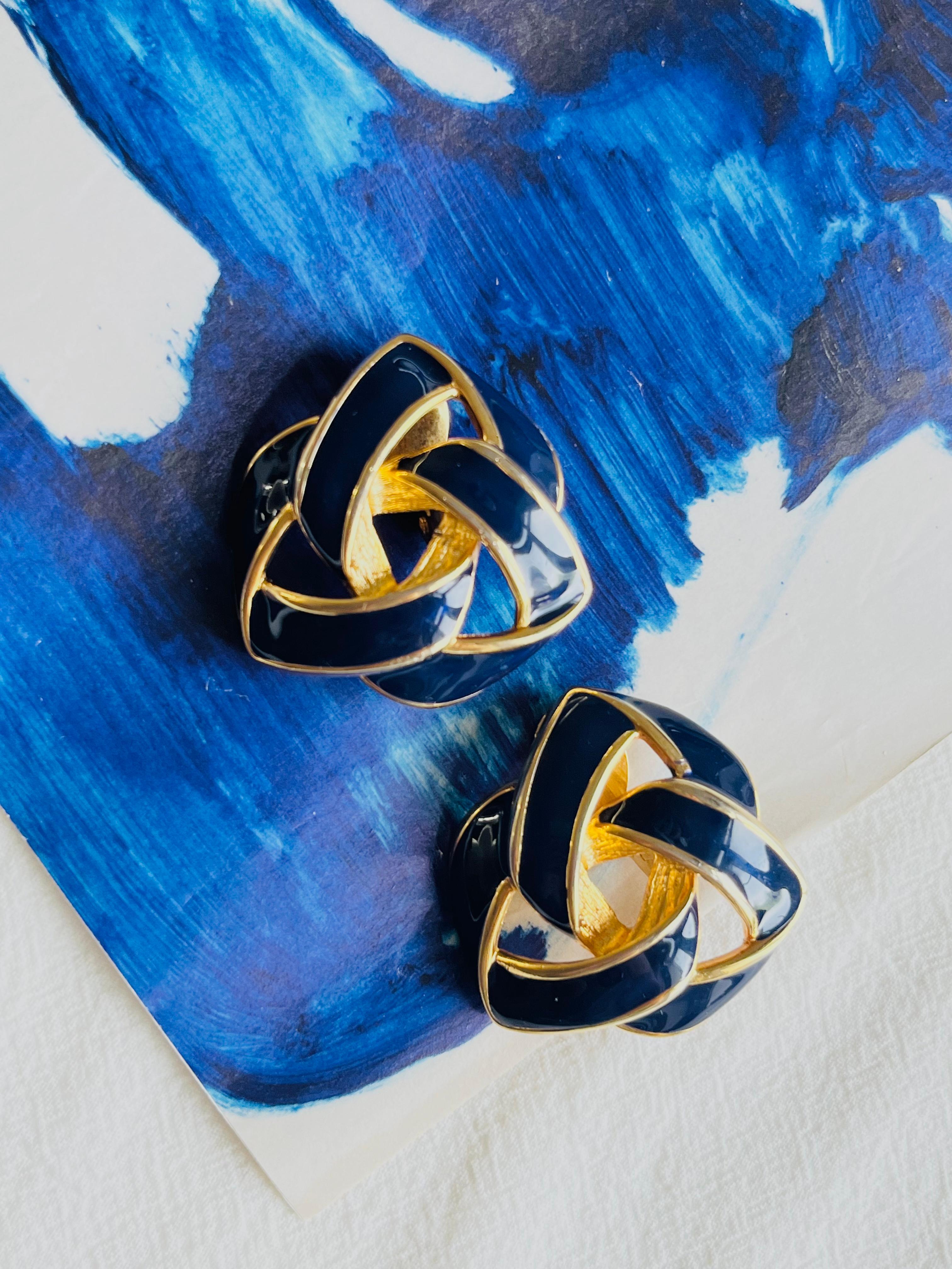 Art Deco Givenchy Vintage 1980s Large Navy Enamel Knot Interlocked Chunky Clip Earrings For Sale