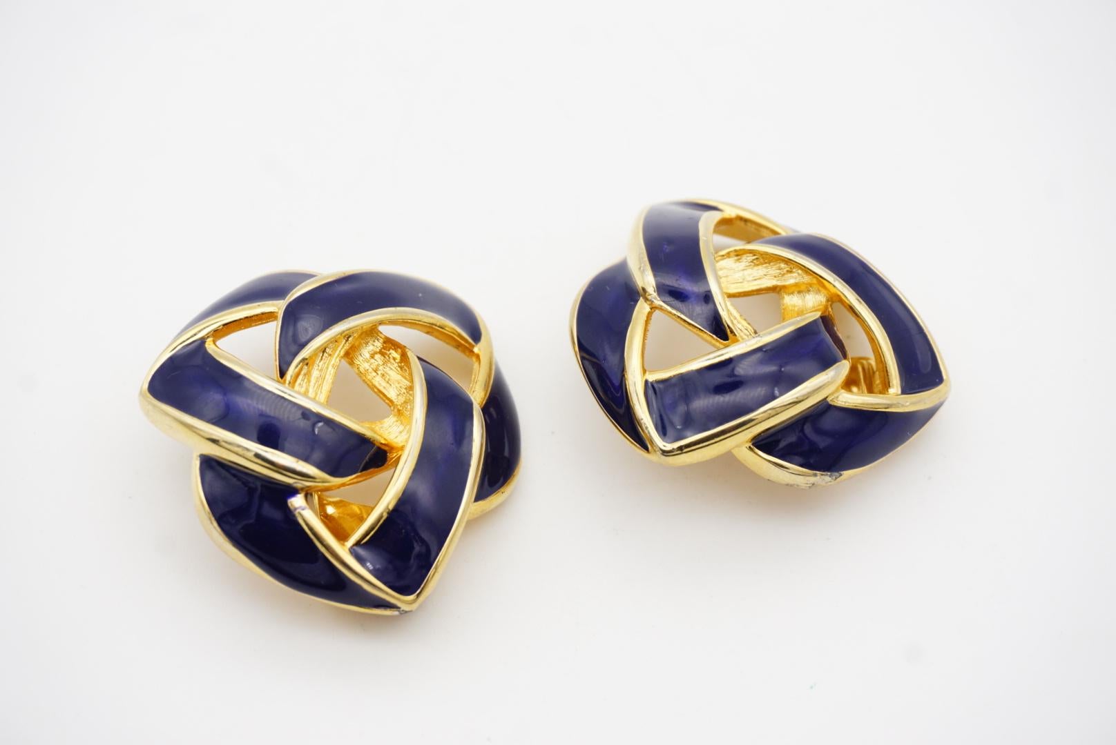 Givenchy Vintage 1980s Large Navy Enamel Knot Interlocked Chunky Clip Earrings For Sale 4