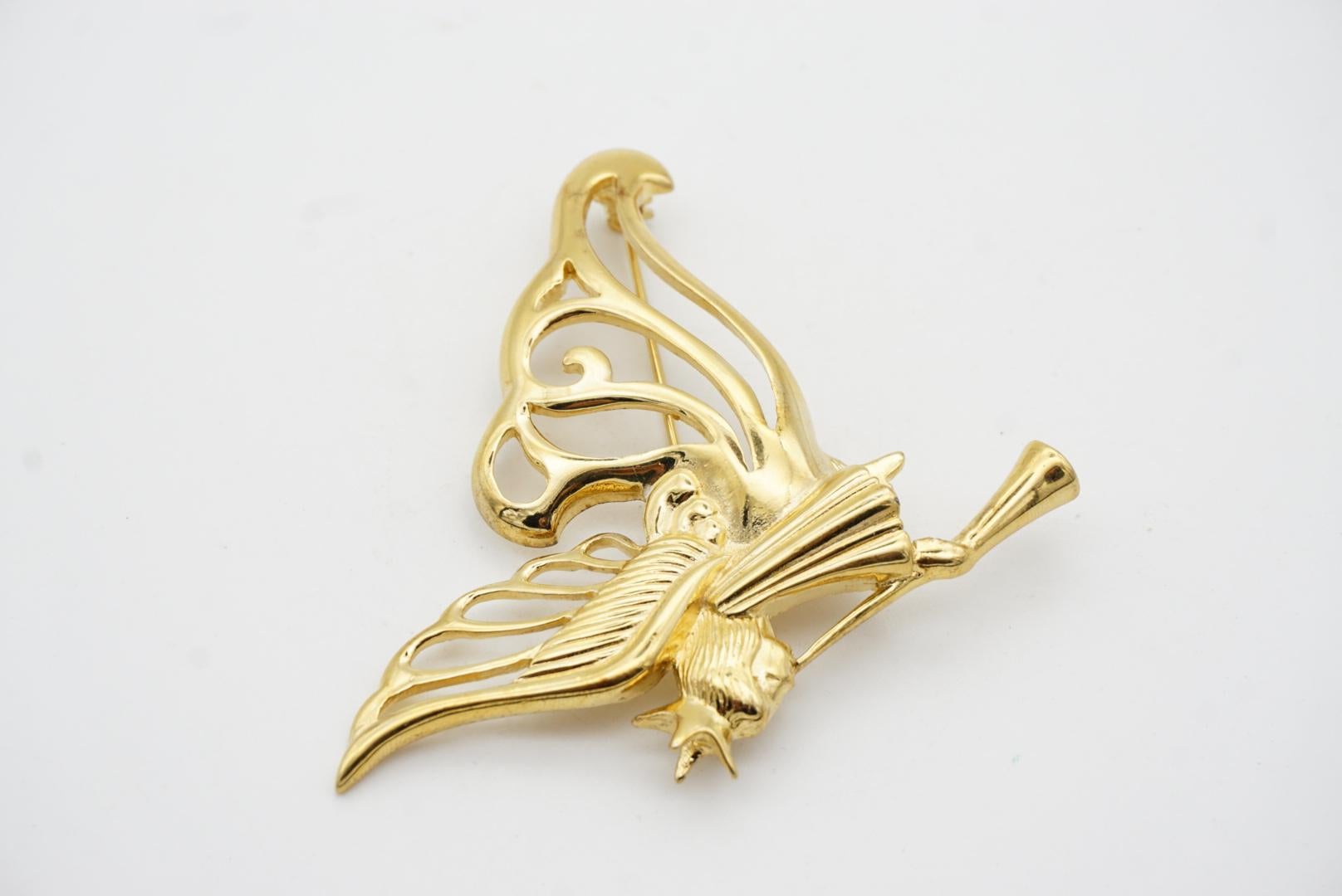 Givenchy, grande broche trompette ajourée avec ailes volantes et ange du ciel, vintage des années 1980 en vente 5