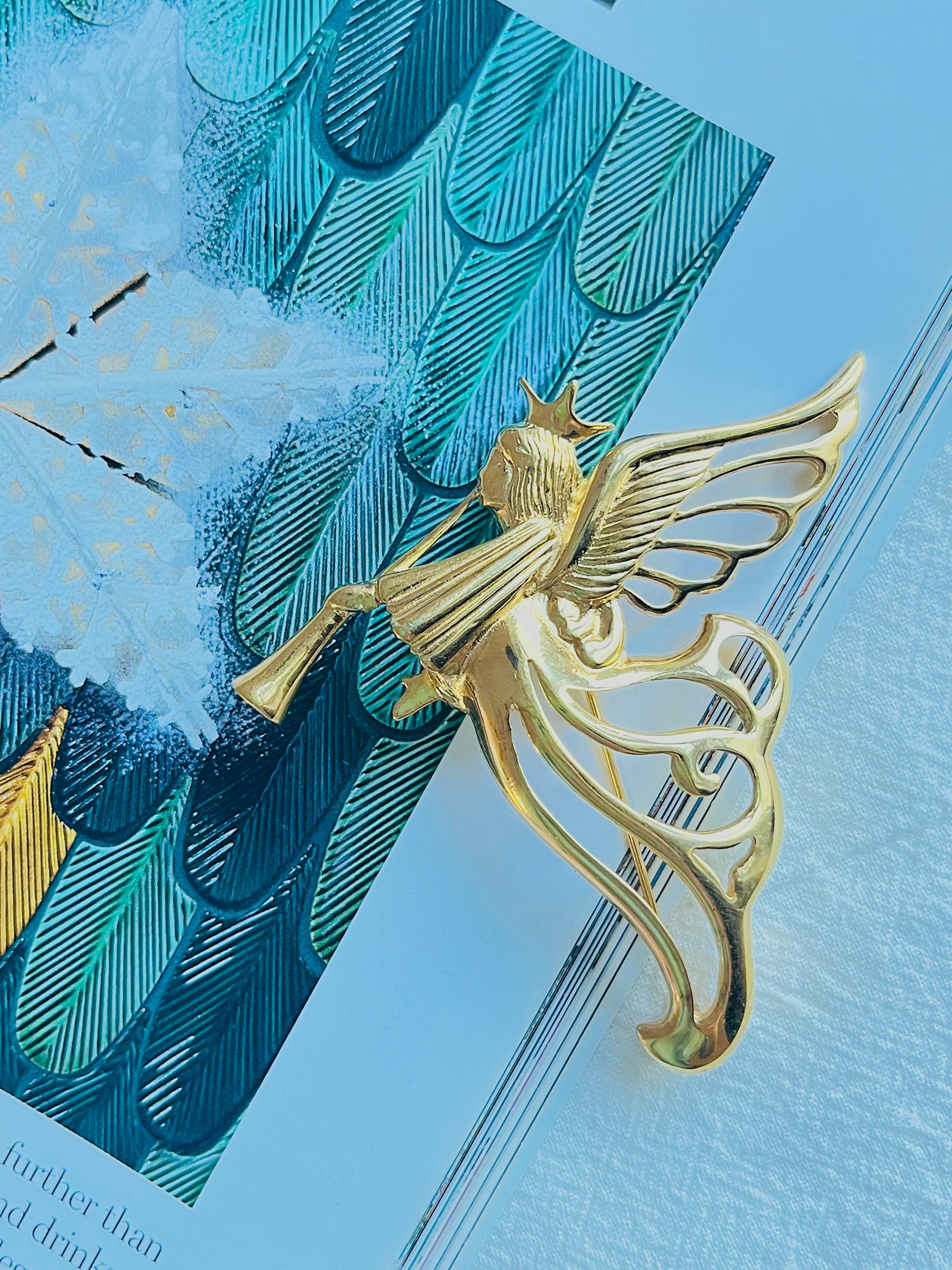 Givenchy Vintage 1980er Jahre Große durchbrochene Trompetenbrosche mit fliegendem Flügel Heaven Angel im Zustand „Gut“ im Angebot in Wokingham, England