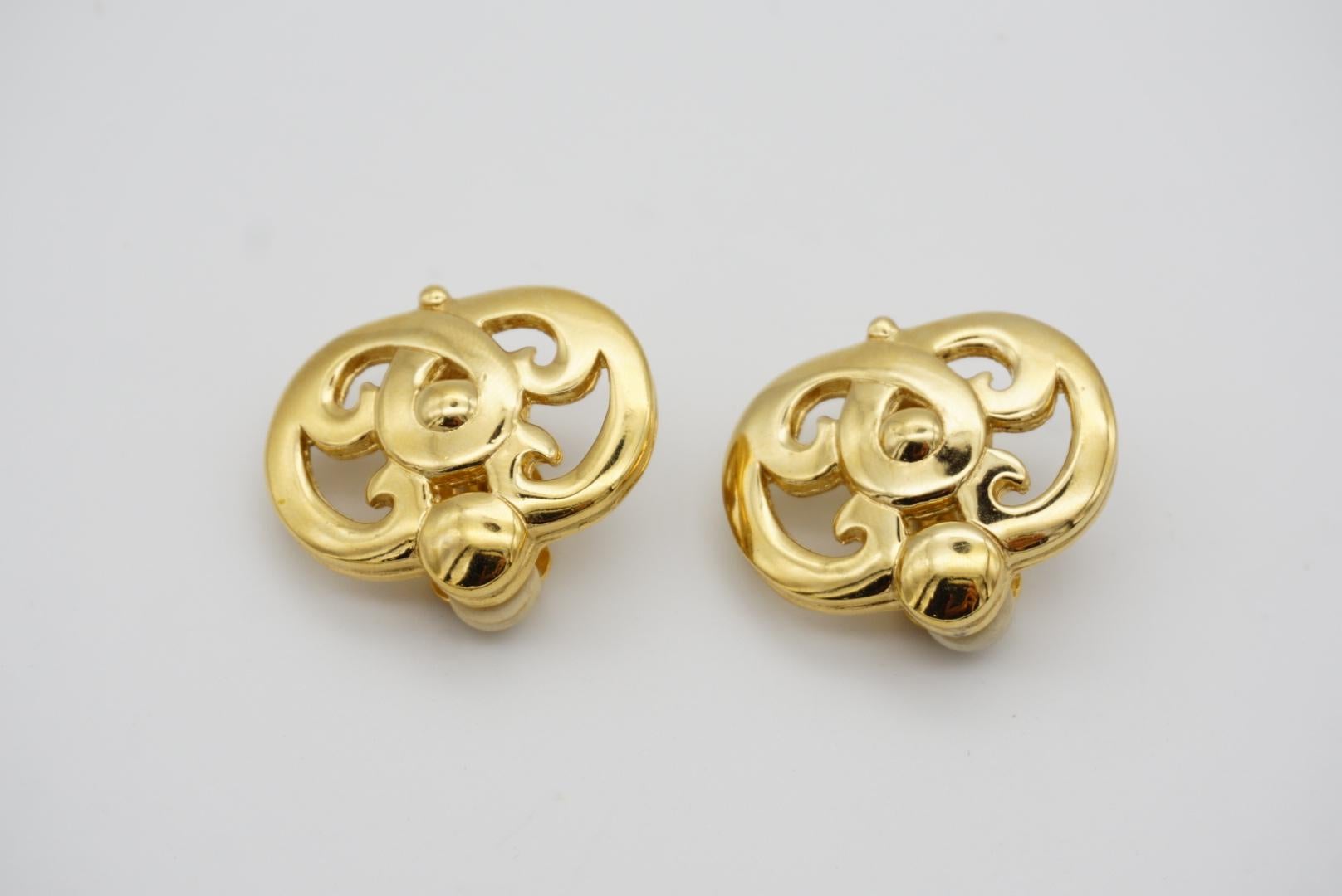 Givenchy Vintage 1980s Large Openwork Sculpted Hollow Gold Oval Clip Earrings For Sale 3