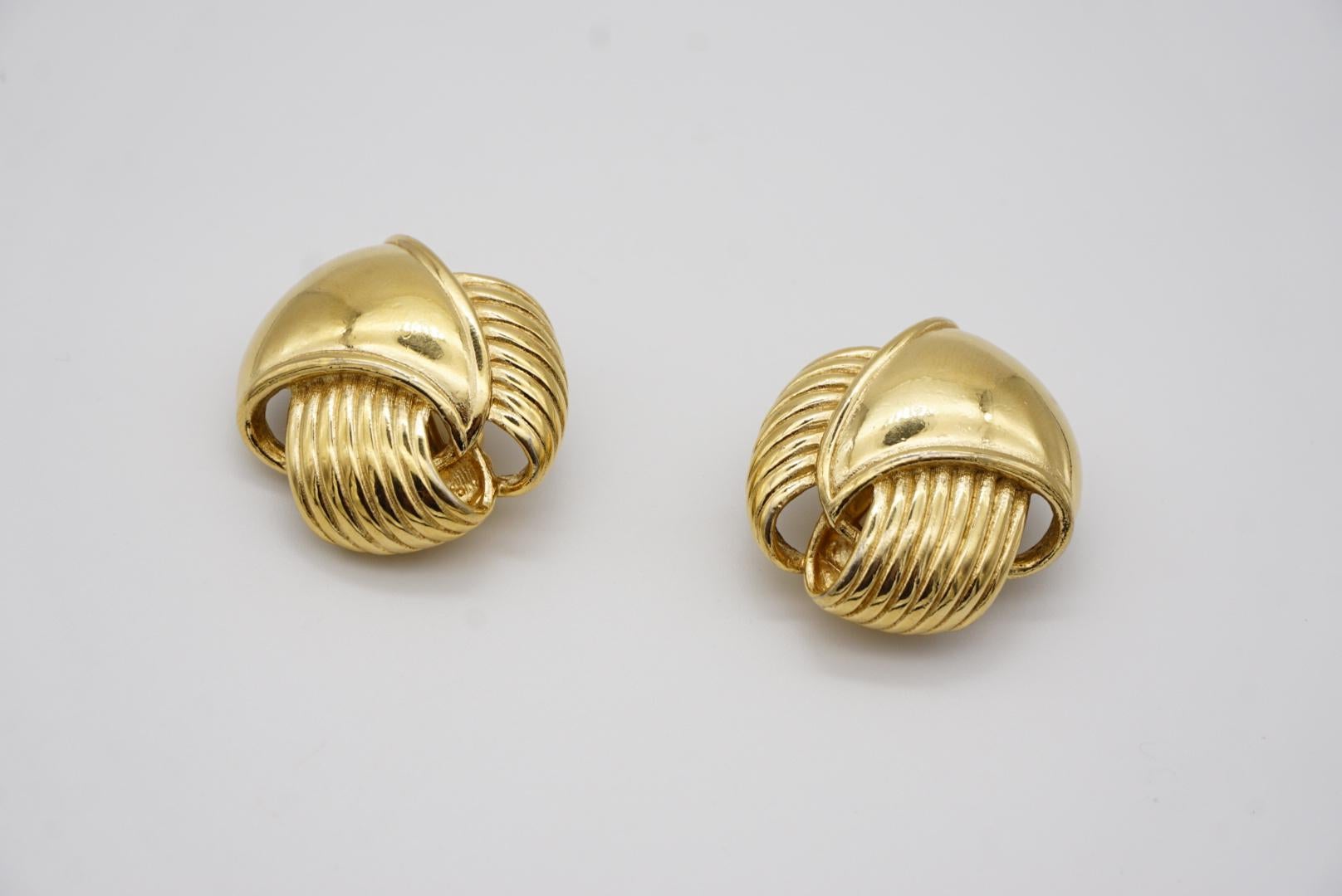 Givenchy Vintage 1980s Large Swirl Round Wing Interlock Chunky Clip Earrings For Sale 2