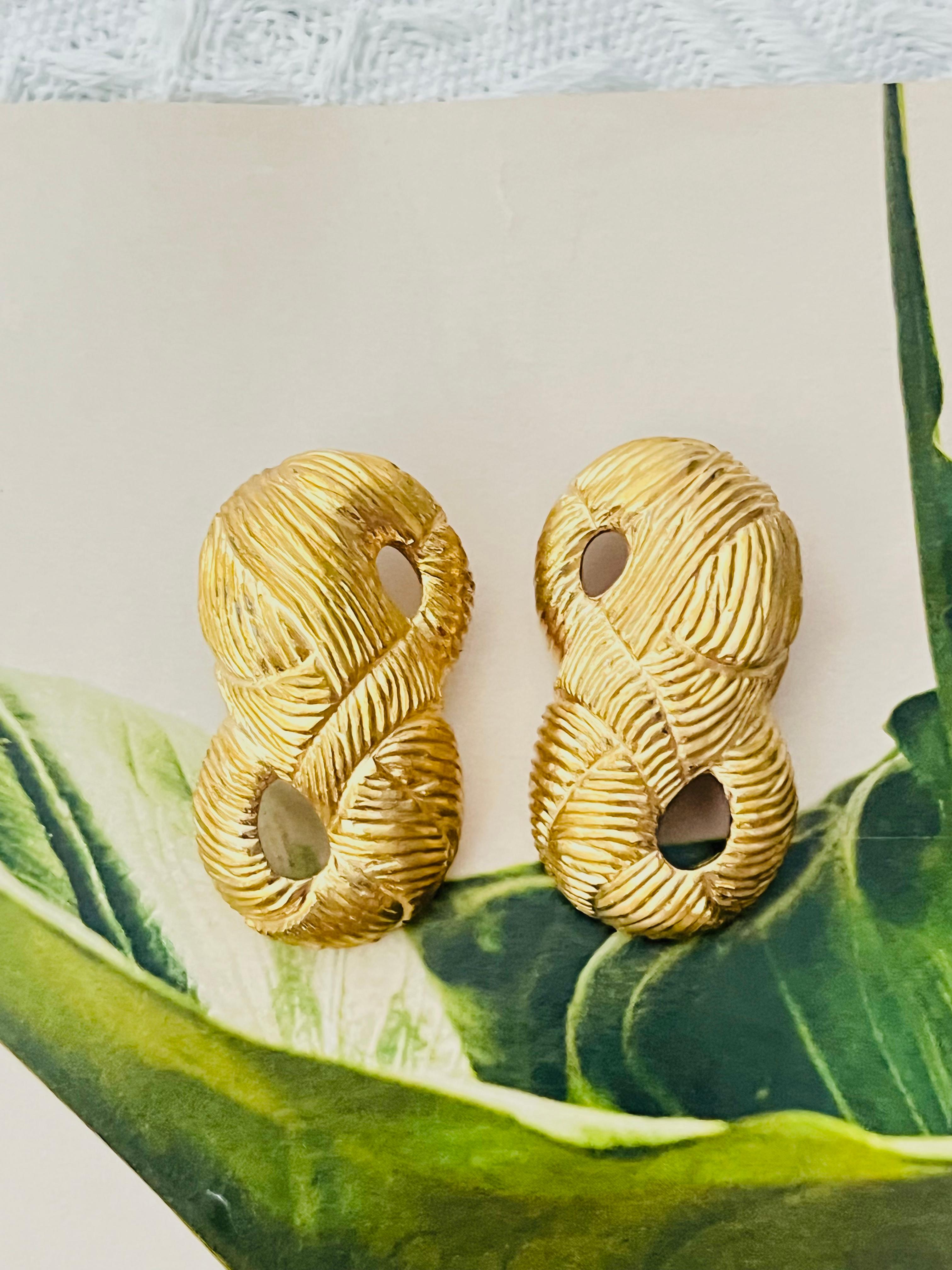 Art Deco Givenchy Vintage 1980s Large Textured Peanut No 8 Openwork Chunky Clip Earrings For Sale