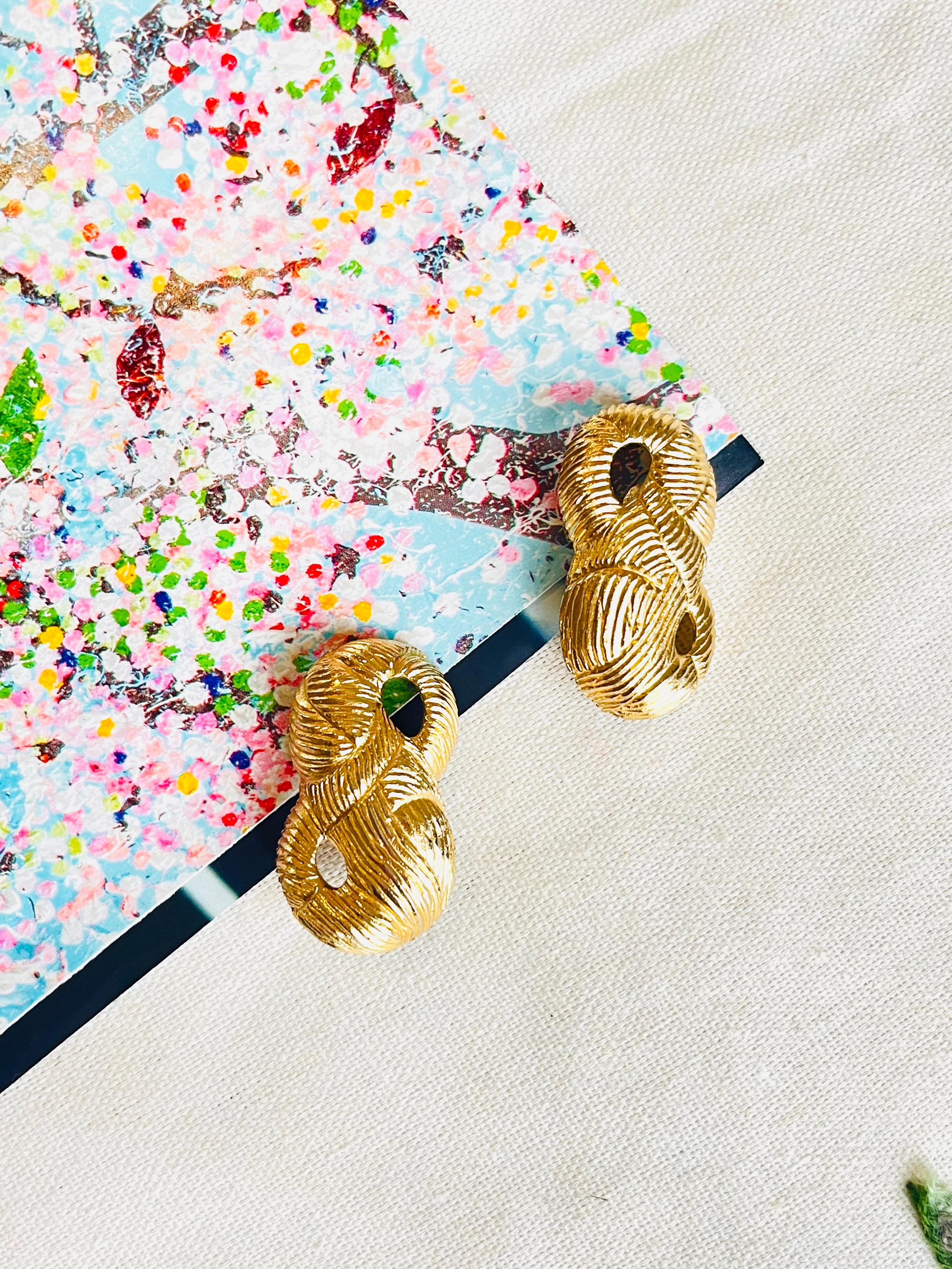 Women's or Men's Givenchy Vintage 1980s Large Textured Peanut No 8 Openwork Chunky Clip Earrings