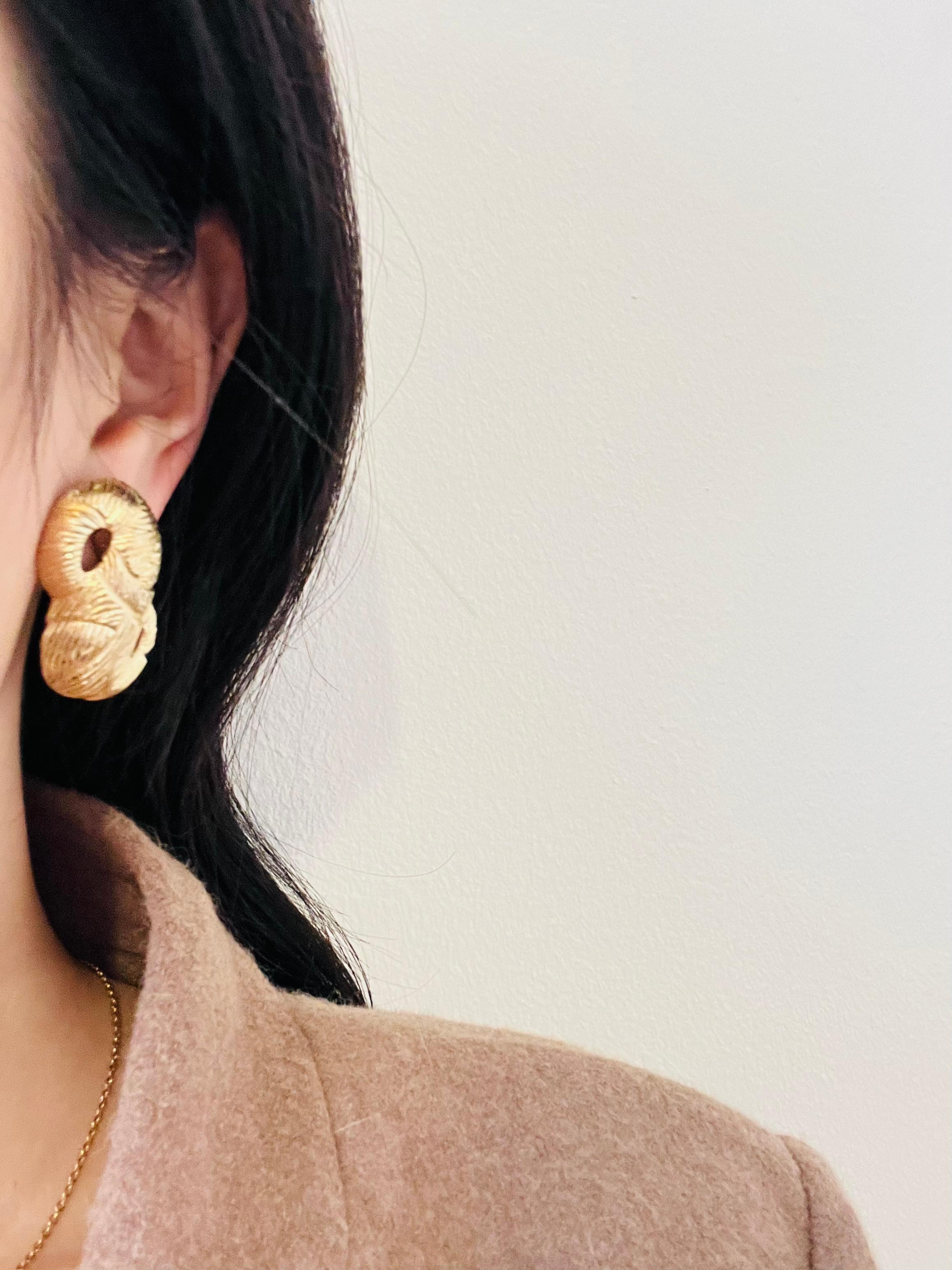 Givenchy Vintage 1980s Large Textured Peanut No 8 Openwork Chunky Clip Earrings 2