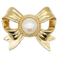 Givenchy Retro 1980s Large White Circle Pearl Openwork Knot Bow Ribbon Brooch