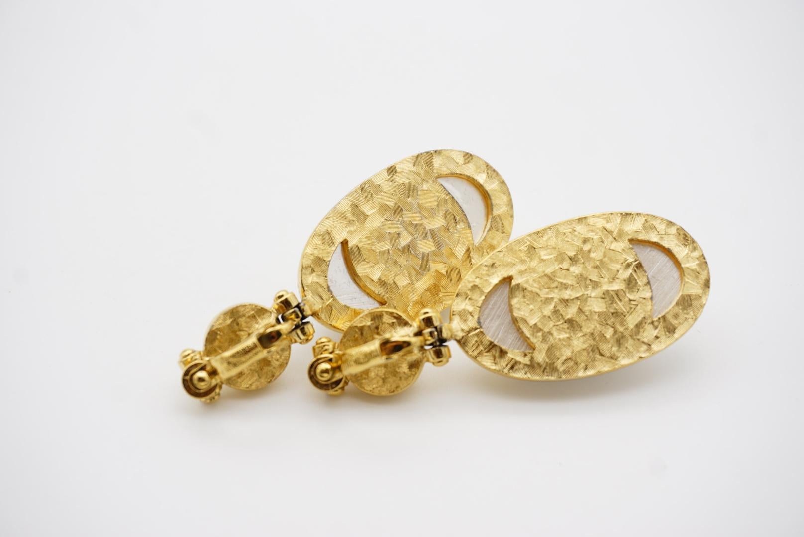 Givenchy Vintage 1980s Large White Oval Circle Pearl Elegant Drop Clip Earrings 7