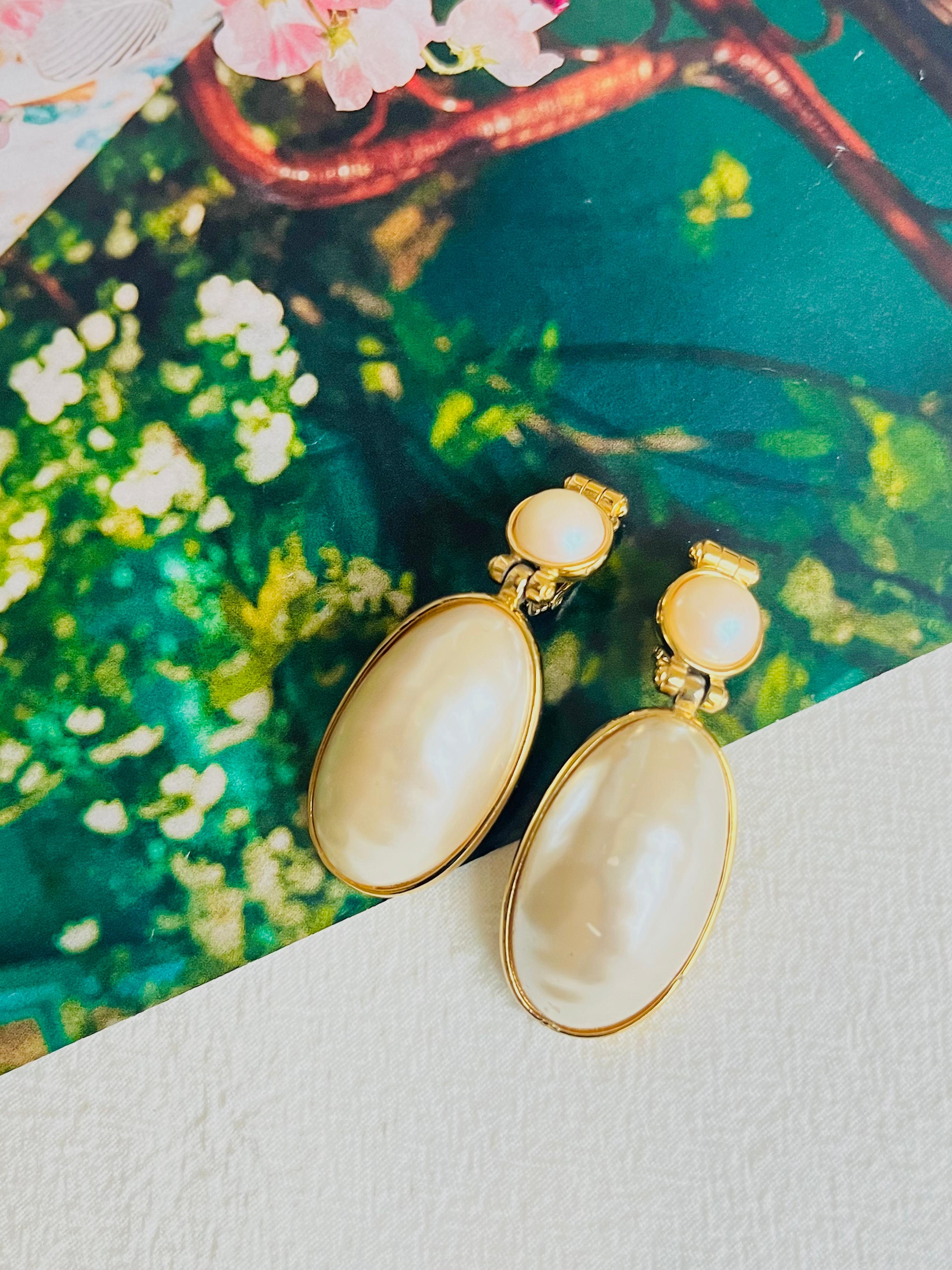 Women's or Men's Givenchy Vintage 1980s Large White Oval Circle Pearl Elegant Drop Clip Earrings
