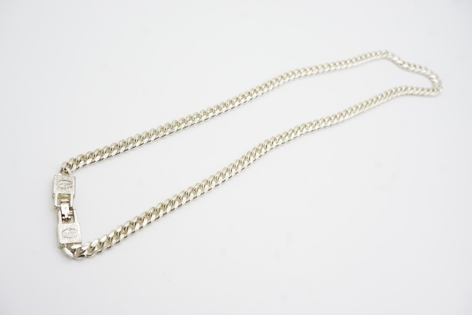 Givenchy Vintage 1980 Logo Cuban Chain Link Interlocked Silver Collana Lunga in vendita 6