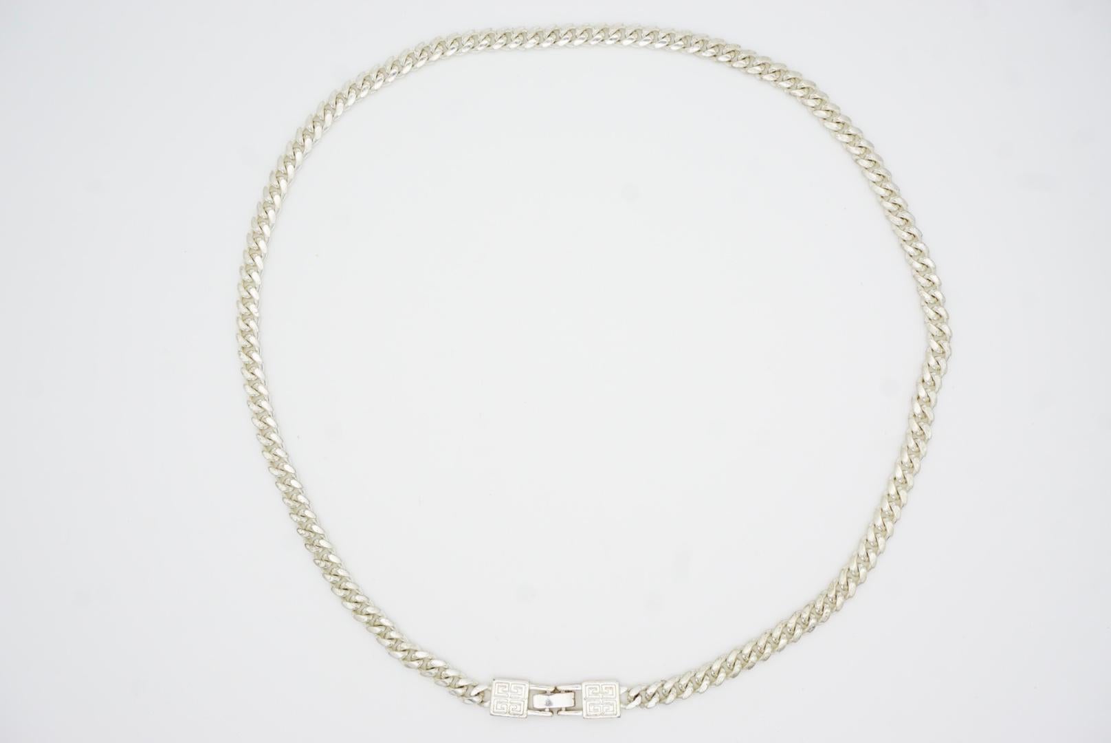 Givenchy Vintage 1980 Logo Cuban Chain Link Interlocked Silver Collana Lunga in vendita 7