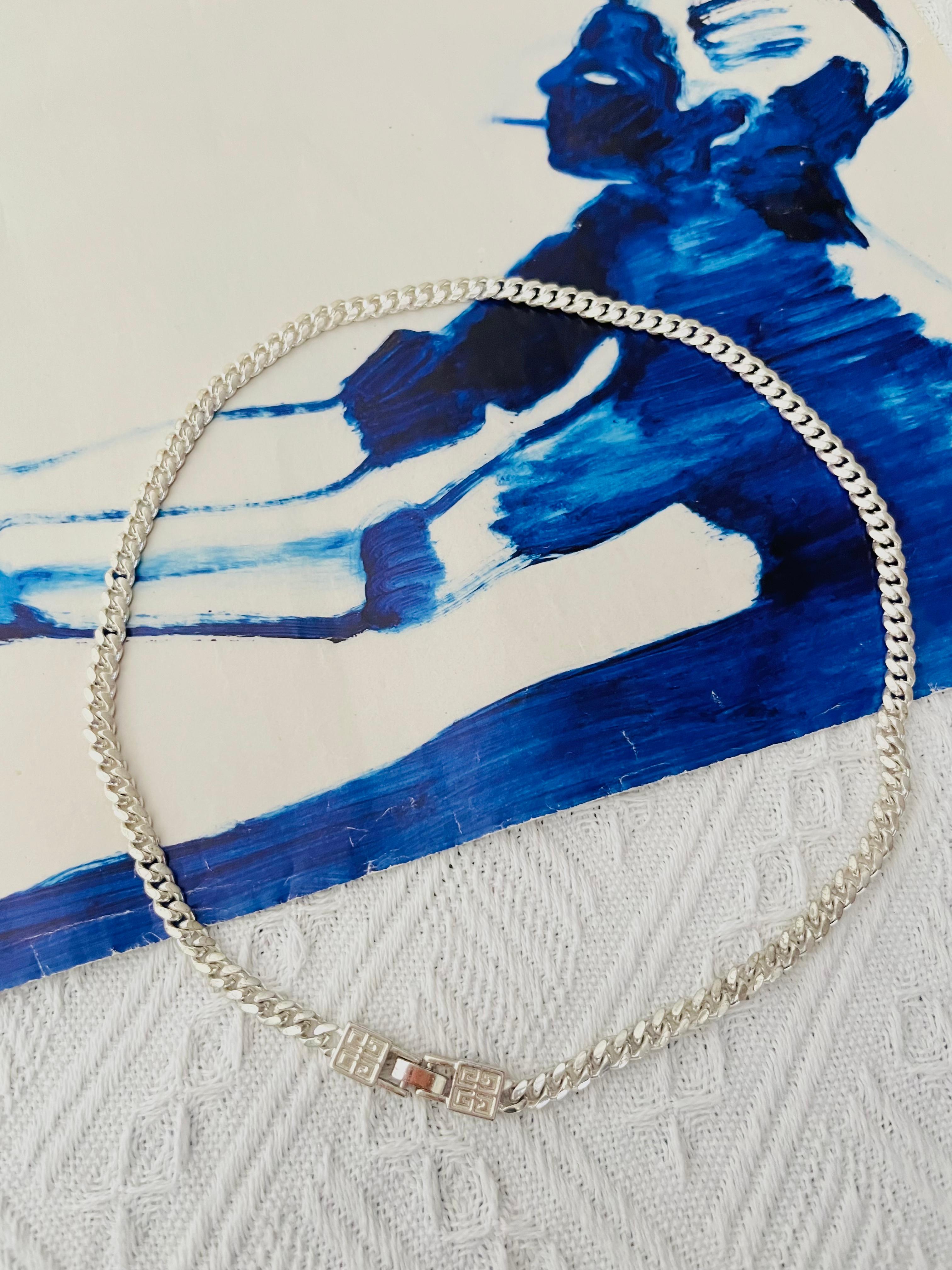 Modernista Givenchy Vintage 1980 Logo Cuban Chain Link Interlocked Silver Collana Lunga in vendita