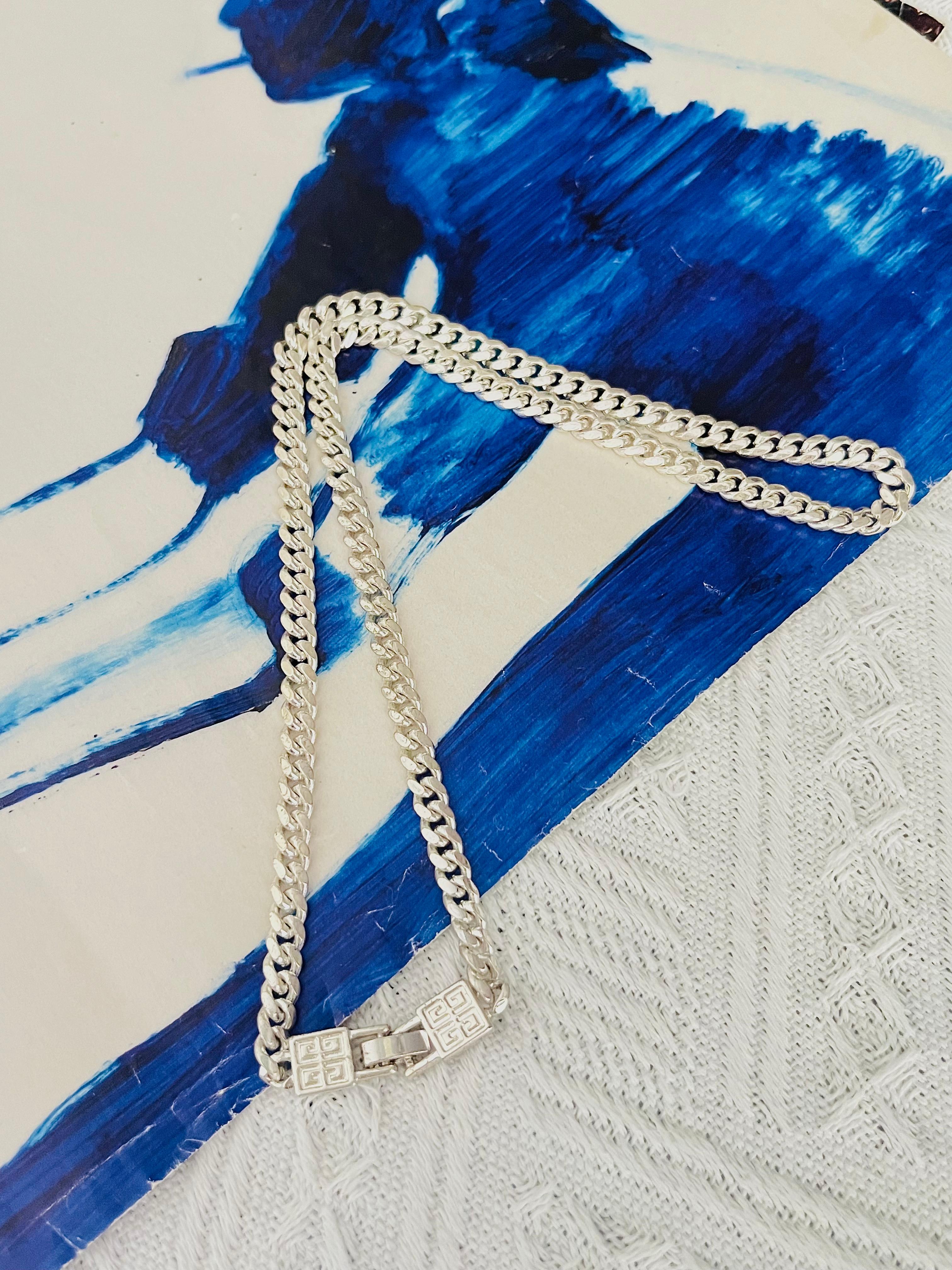 Givenchy Vintage 1980 Logo Cuban Chain Link Interlocked Silver Collana Lunga In condizioni buone in vendita a Wokingham, England