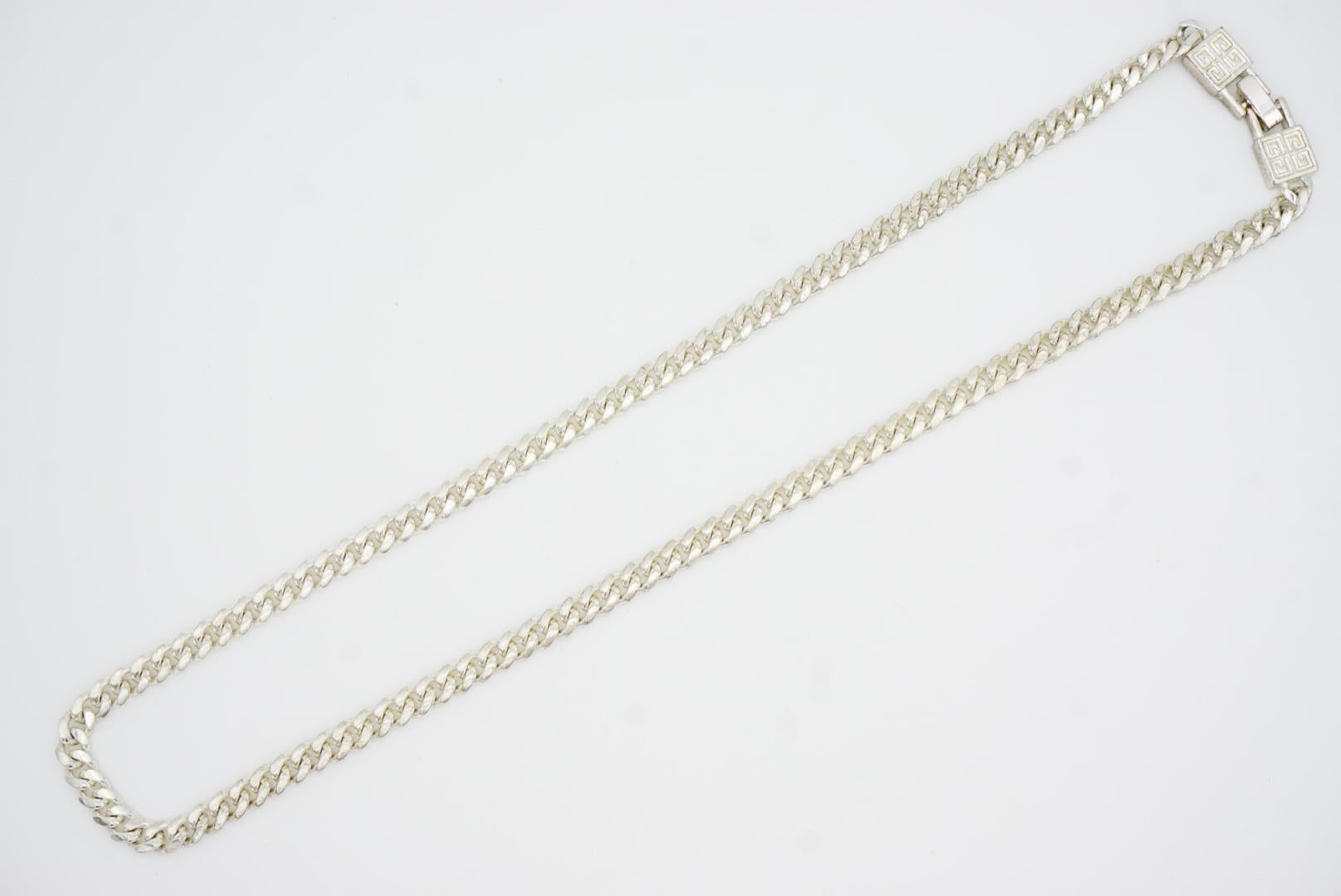 Givenchy Vintage 1980 Logo Cuban Chain Link Interlocked Silver Collana Lunga in vendita 3