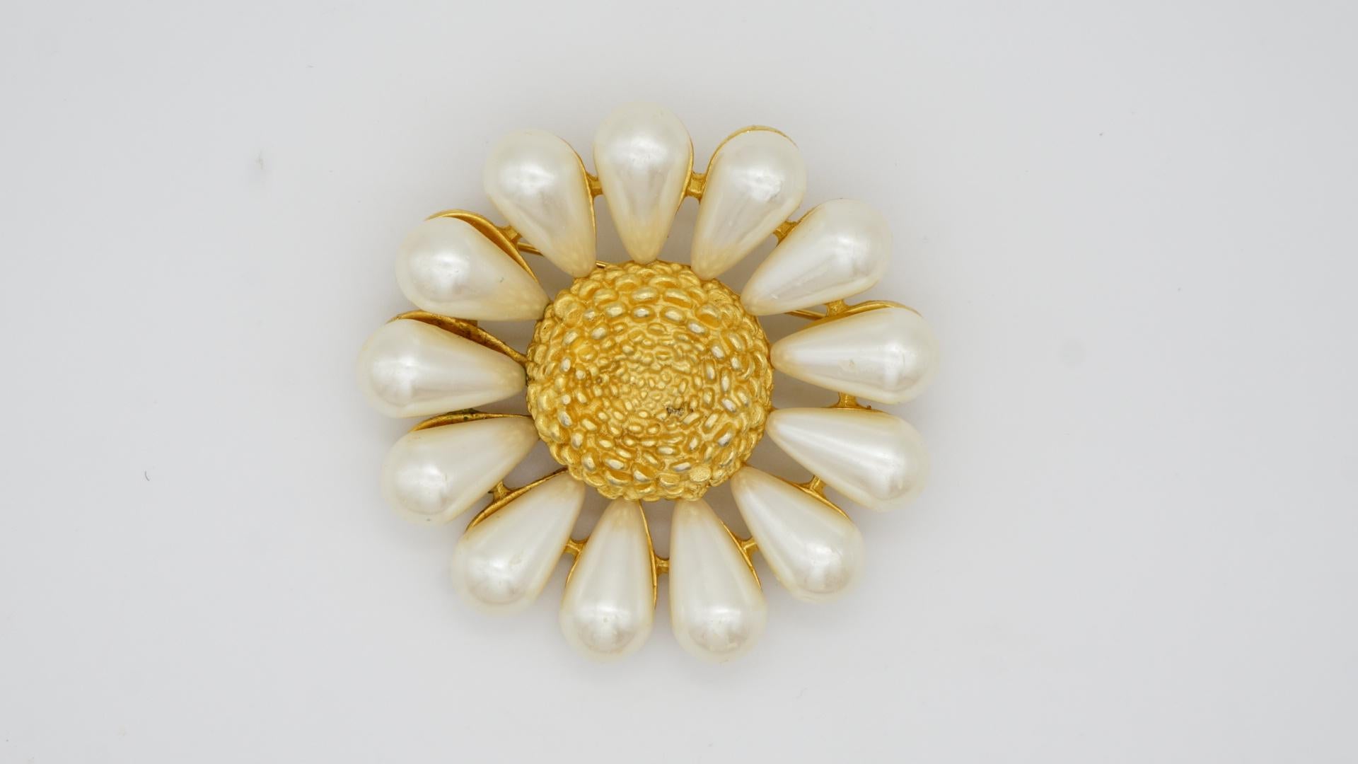 Women's or Men's Givenchy Vintage 1990s Large Pearl White Yellow Daisy Flower Gold Retro Brooch  For Sale