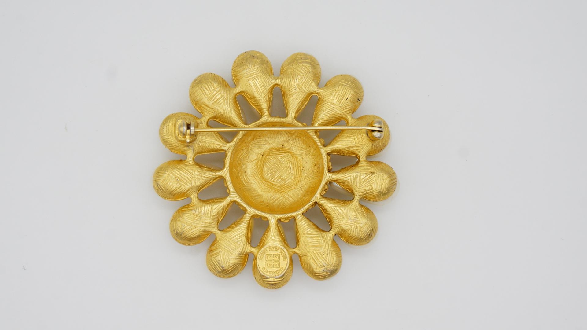 Givenchy Vintage 1990s Large Pearl White Yellow Daisy Flower Gold Retro Brooch  For Sale 3