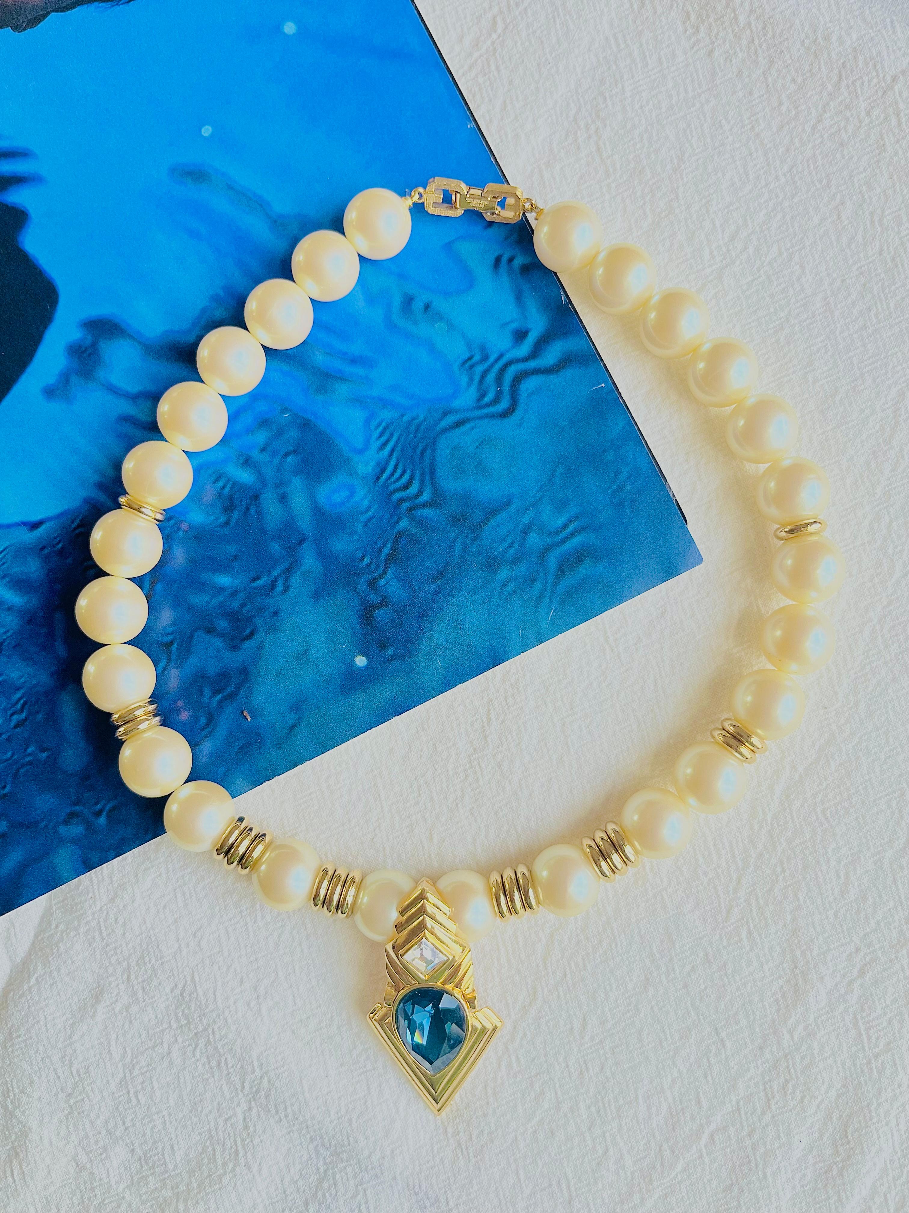 Art Déco Givenchy Vintage Grande Collana di Perle Bianche con Cristalli di Zaffiro in vendita