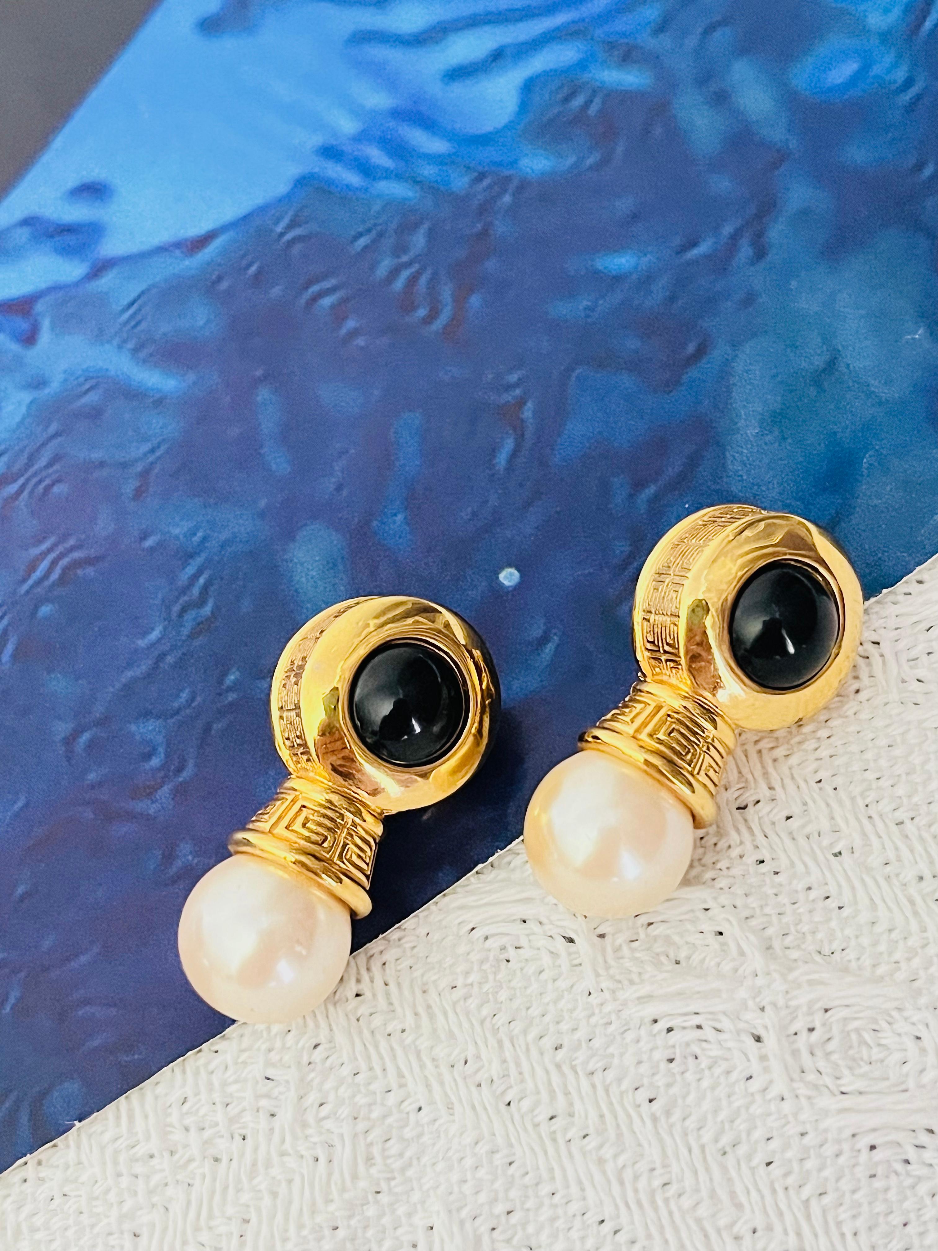Givenchy Vintage 4G Logo Monogramm Onyx Cabochon Weiß Perle Gold Clip-Ohrringe im Zustand „Hervorragend“ im Angebot in Wokingham, England