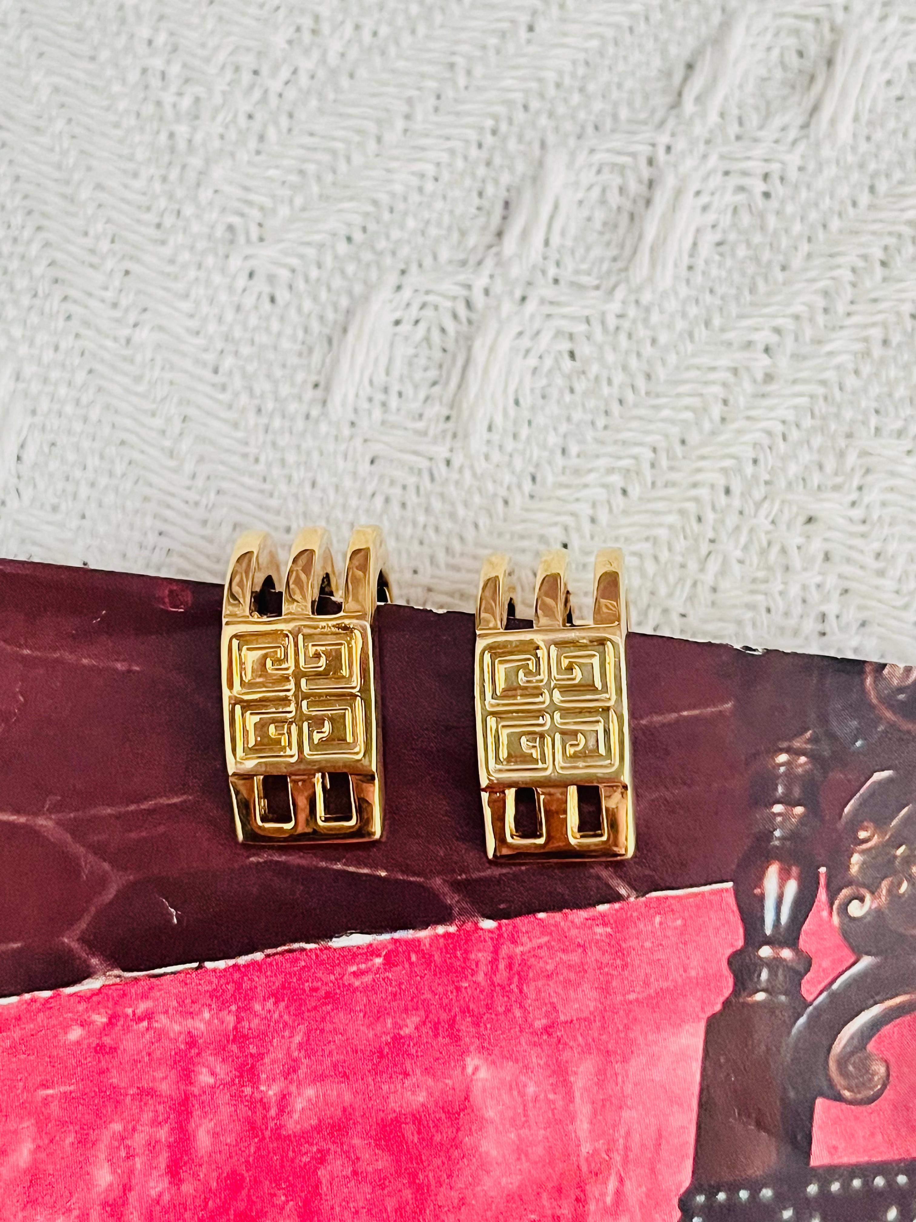 Givenchy Vintage 4G Logo Monogram Rectangle Openwork Hoop Dome Clip Earrings In Excellent Condition For Sale In Wokingham, England