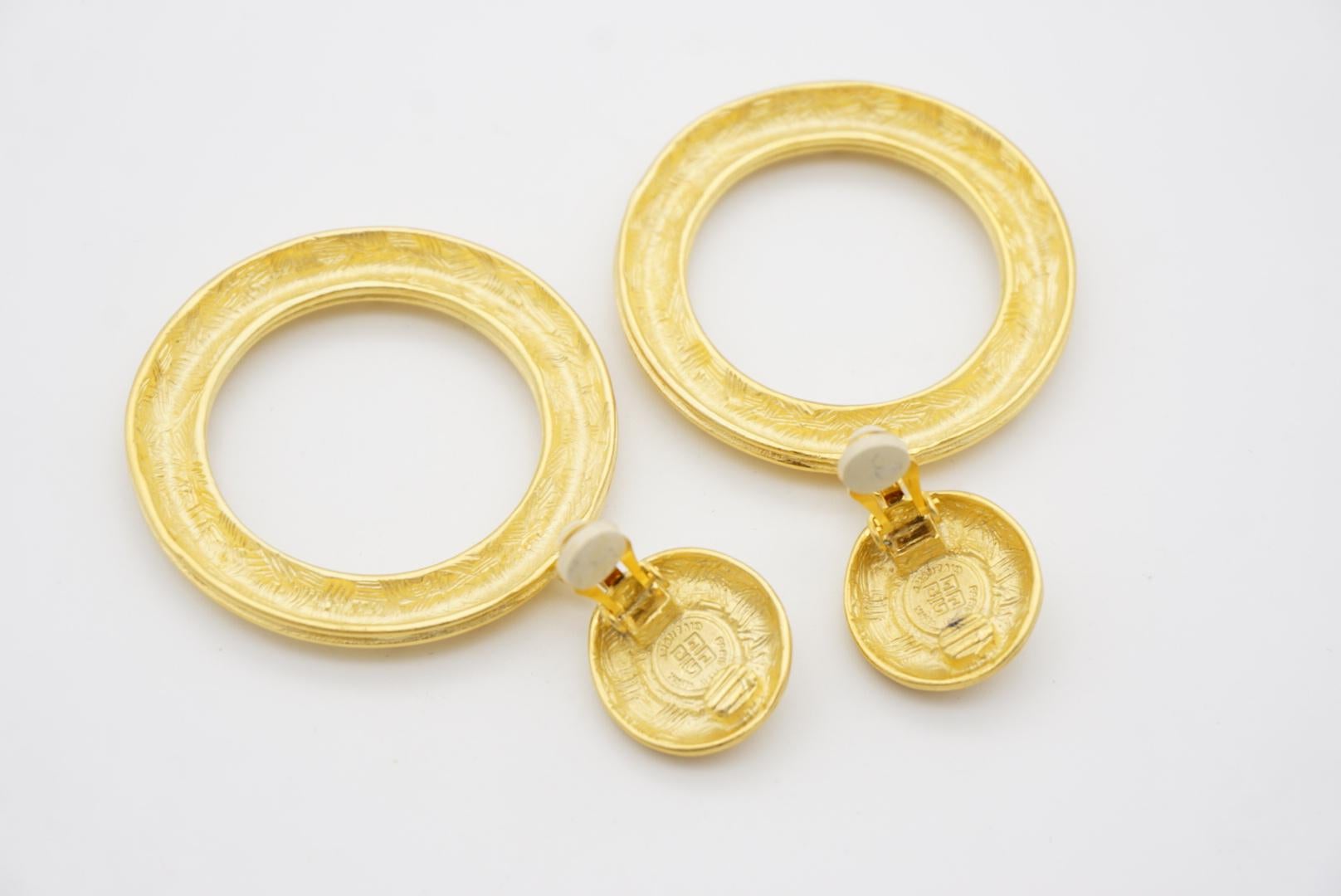 Givenchy Vintage Barroco Pendientes de gota gruesos con aro redondo grande en relieve en venta 7