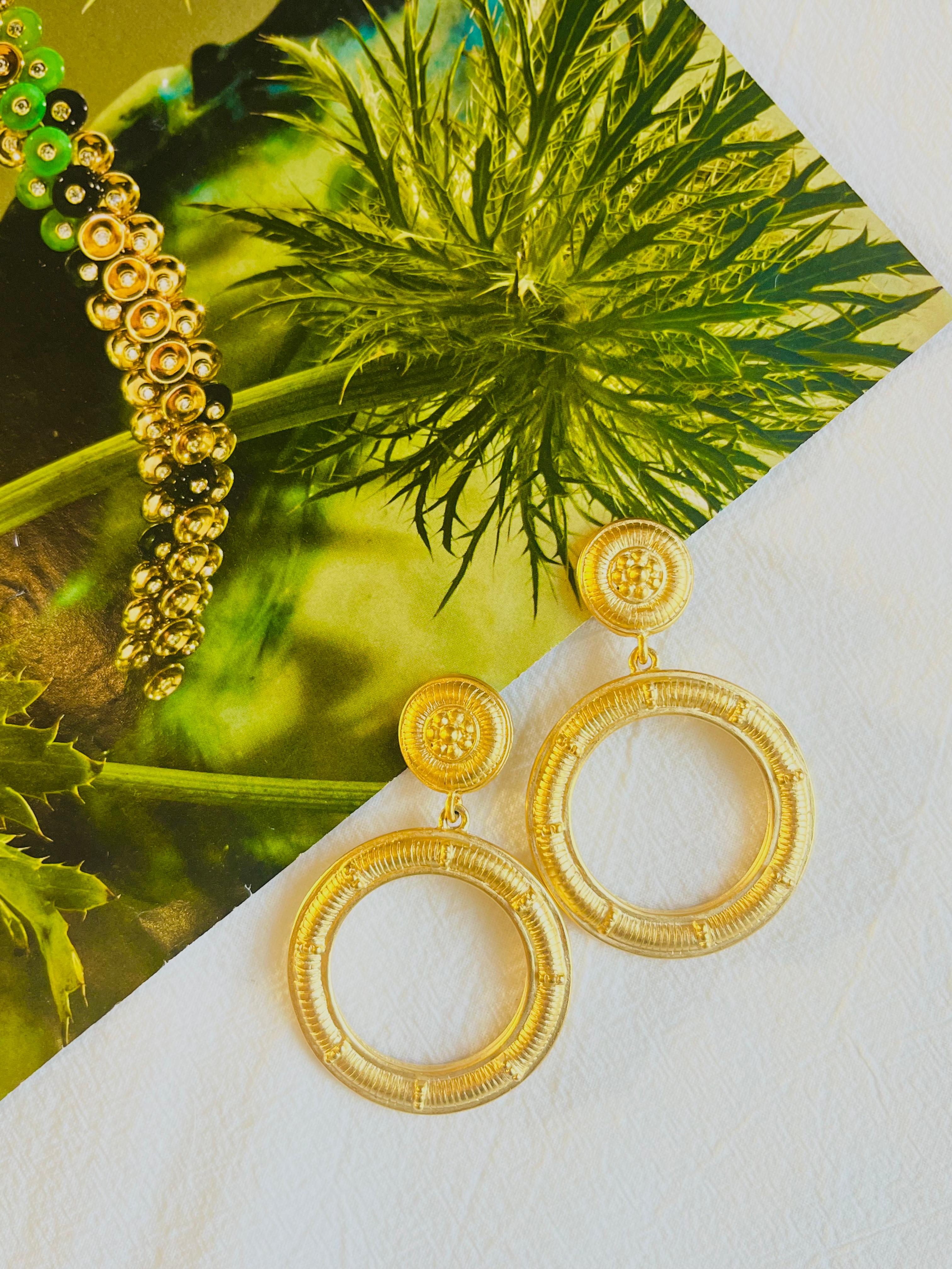 Givenchy Vintage Barroco Pendientes de gota gruesos con aro redondo grande en relieve Art Decó en venta