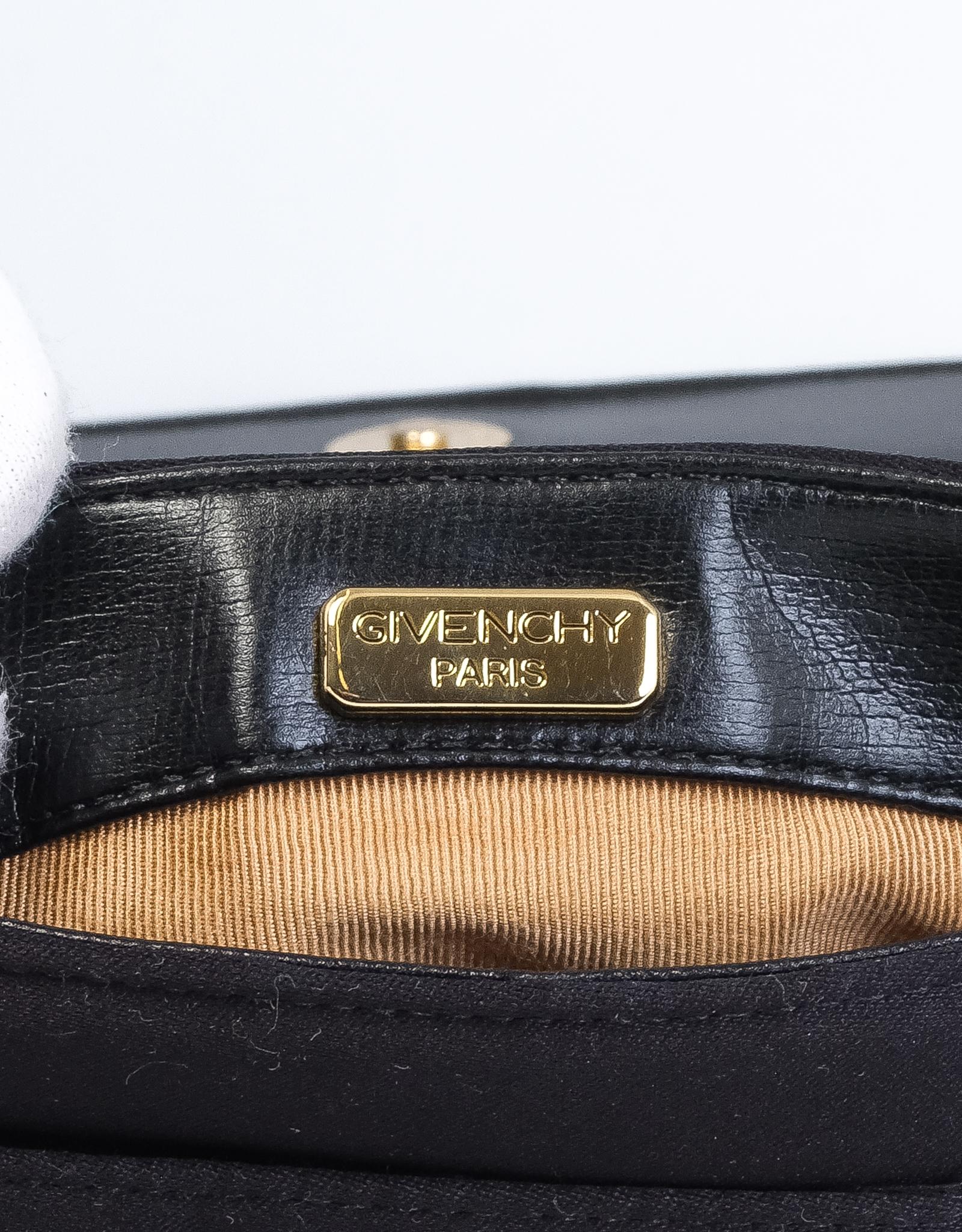 Givenchy - Sac à rabat vintage en satin noir avec broderie Bon état - En vente à Montreal, Quebec