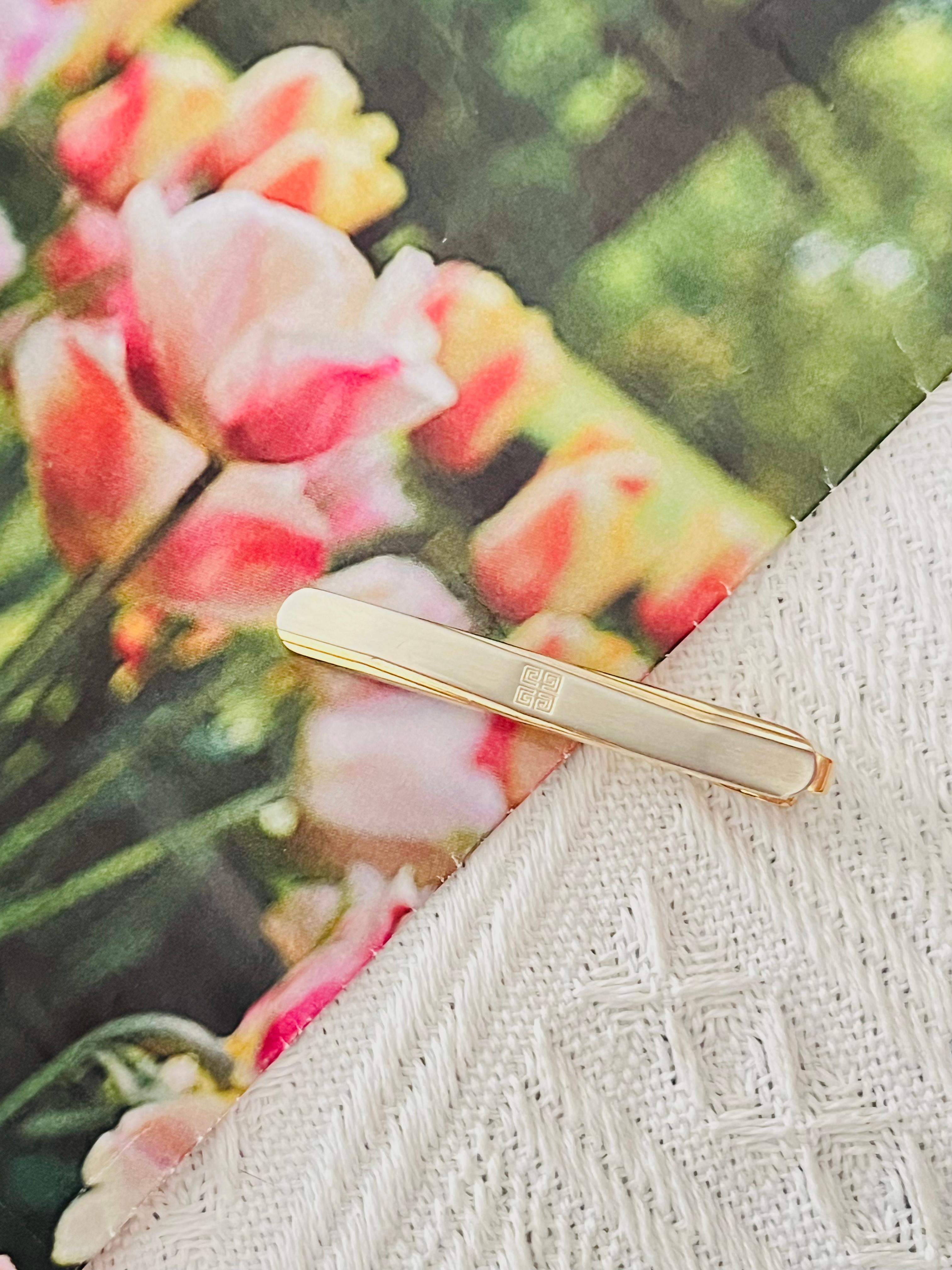 Givenchy Vintage Classic 4G Hallmark Logo Grey Silver Gold Tie Clip Pin Bar In Good Condition For Sale In Wokingham, England