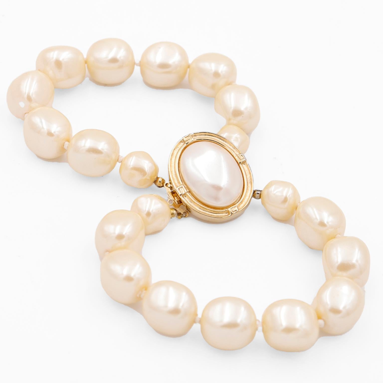 Givenchy Vintage Double Strand Faux Baroque Pearl Bracelet w Gold Plate Clasp For Sale 7