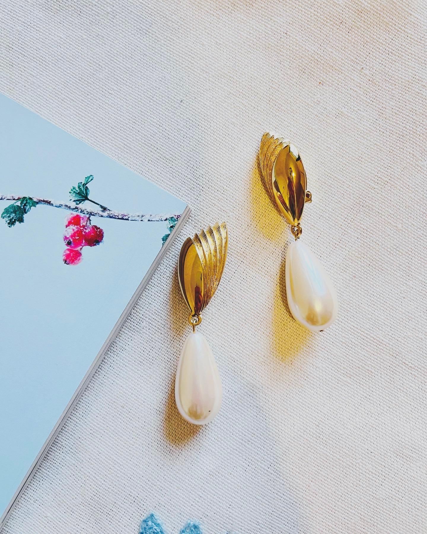 Women's or Men's Givenchy Vintage Fan Pearl Crystal Tear Water Drop Elegant Gold Clip Earrings For Sale