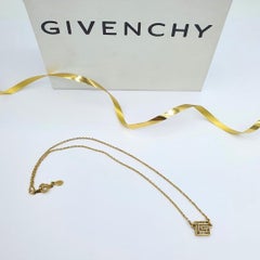 Collier Givenchy vintage avec pendentif en cristal représentant le logo « G » géométrique, années 1980