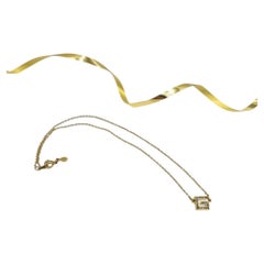 Collier Givenchy vintage avec pendentif en cristal représentant le logo « G » géométrique, années 1980