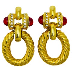 GIVENCHY vintage oro rojo diamantes de imitación aldaba de la puerta de diseño clip en pendientes
