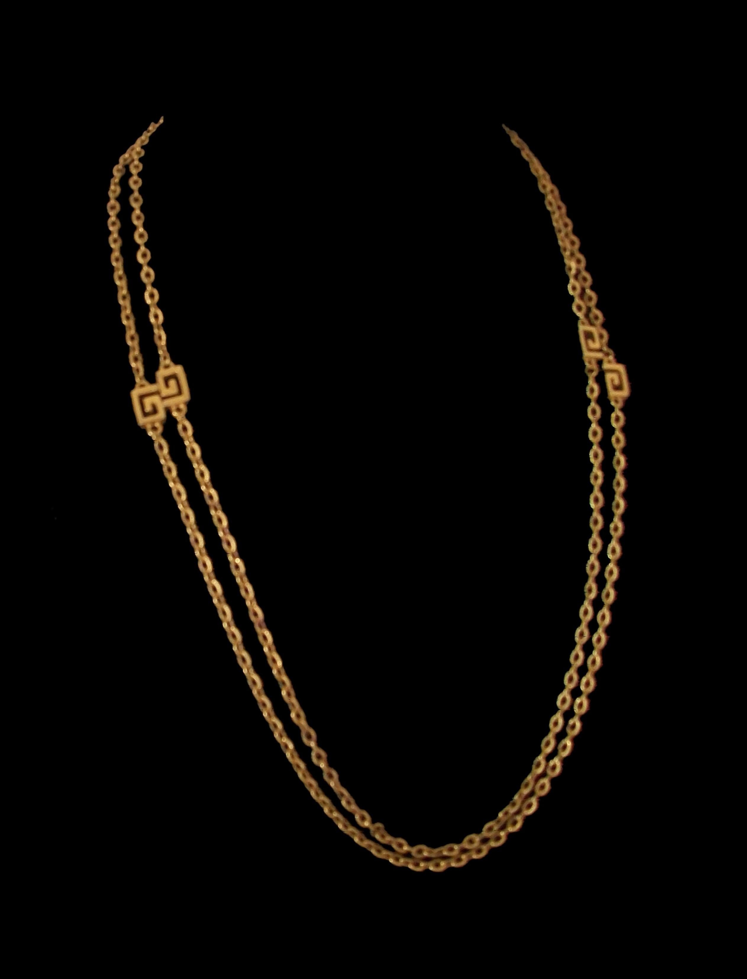 GIVENCHY - Vintage Goldfarbene 4G Sautoir-Halskette - 55 lang - Frankreich - ca. 1980''s Damen im Angebot