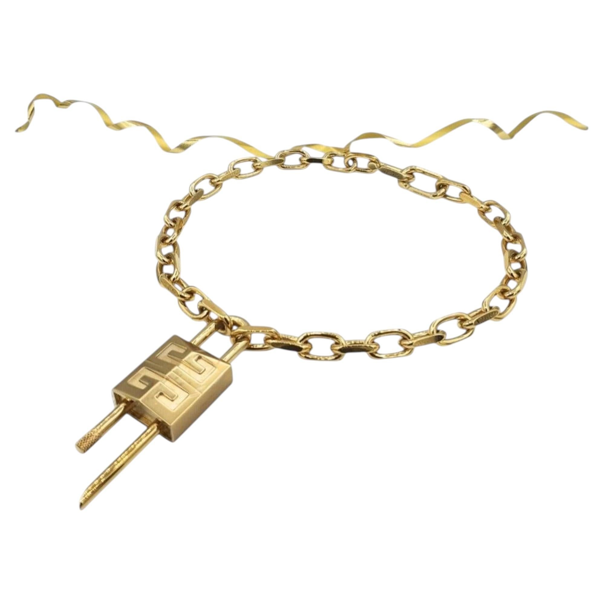 Collana Givenchy vintage con catena dorata e lucchetto, anni ’80 in vendita