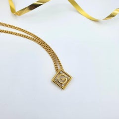 Collier à chaîne Givenchy Vintage Gourmet avec pendentif au logo carré, années 1980