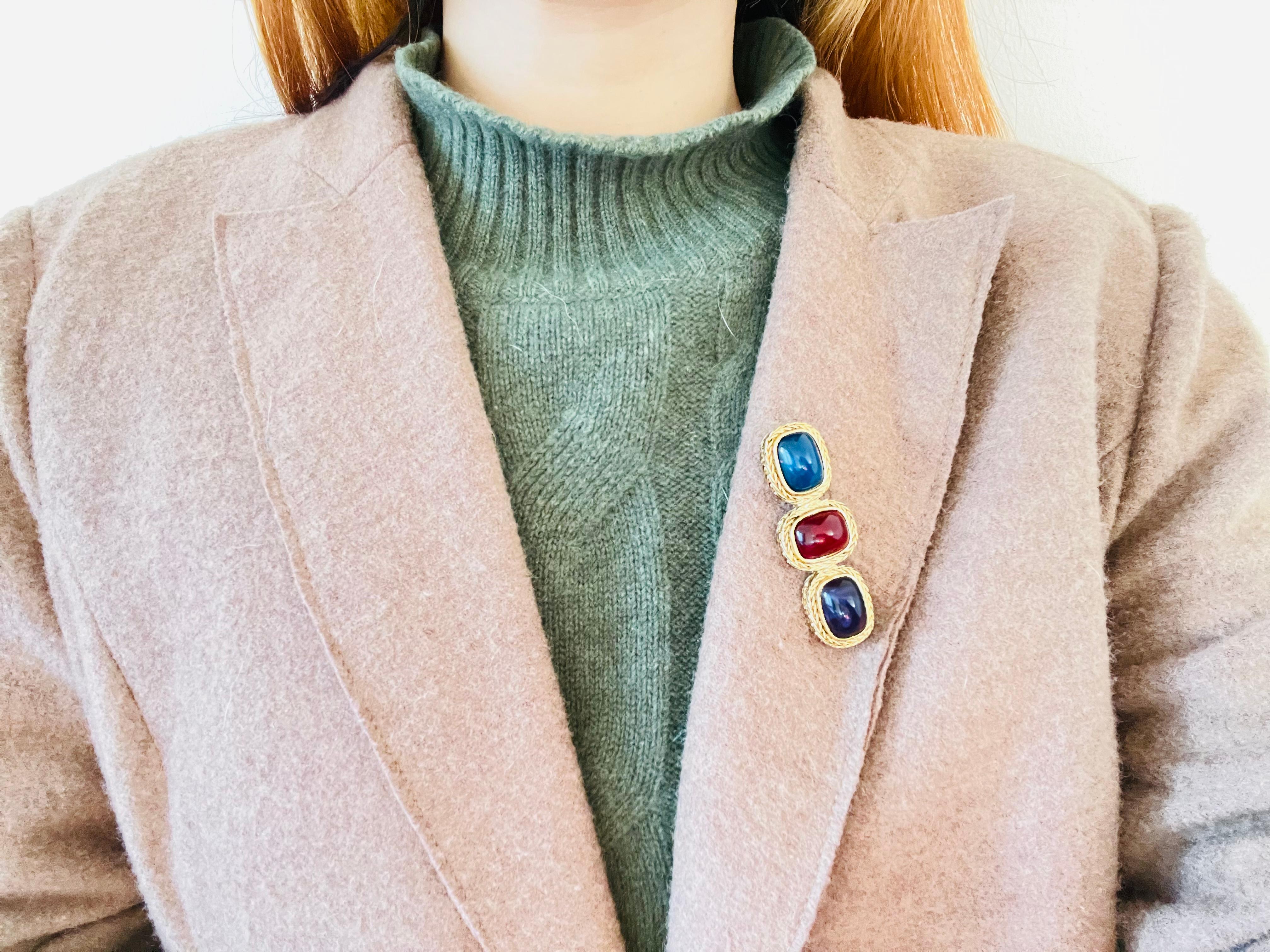 Givenchy Broche vintage Gripoix avec améthyste, rubis, saphir et trois cristaux en forme de barre 2